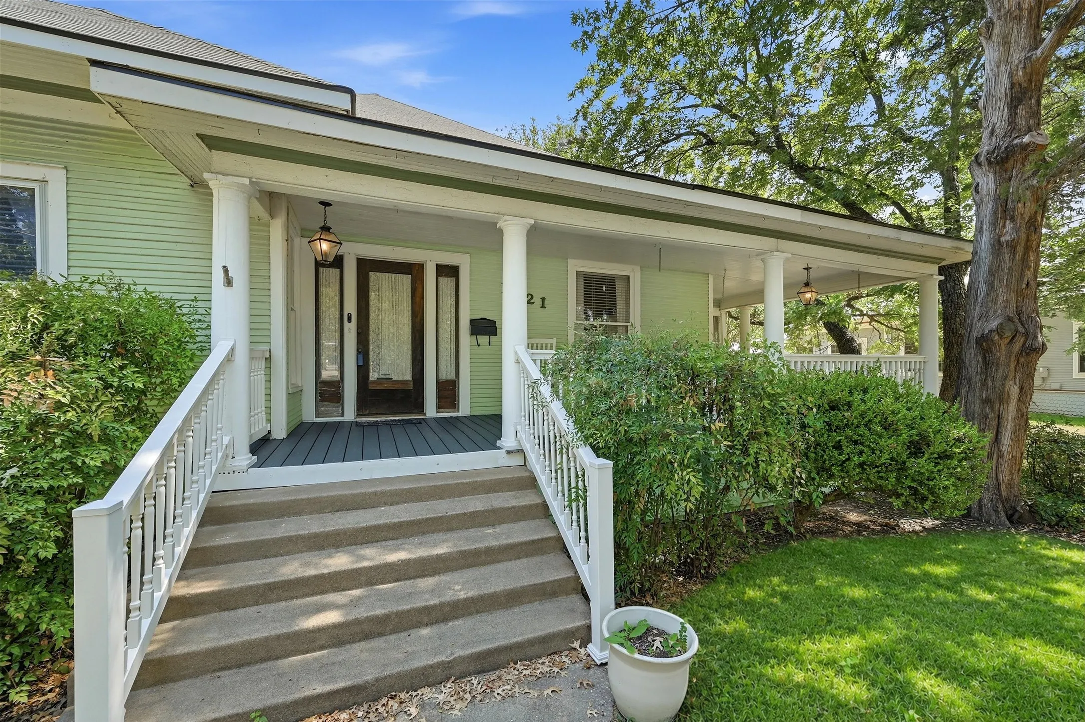 Single Family Residence For Sale in Grayson County , 1221 S Crockett Street, Sherman, Texas 75090, 3 Bedroom, 2 Bathroom, Garage spaces, 2,027 Sqft, built in 1900, mls#21383048, Real Estate Agent in Sherman, Homes For Sale in Grayson county, Homes For Sale in Sherman, Realtor in Sherman Texas, Real Estate Brokerage Independent Realty Texas, Luminita Cordes Realtor