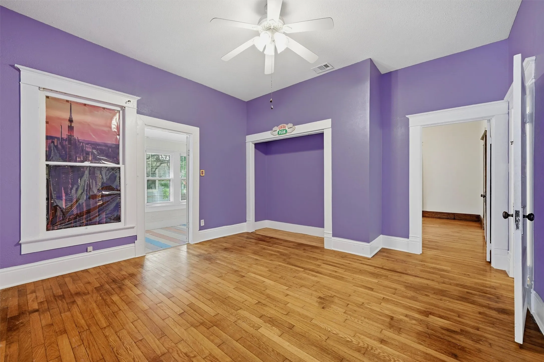 Single Family Residence For Sale in Grayson County , 1221 S Crockett Street, Sherman, Texas 75090, 3 Bedroom, 2 Bathroom, Garage spaces, 2,027 Sqft, built in 1900, mls#21383048, Real Estate Agent in Sherman, Homes For Sale in Grayson county, Homes For Sale in Sherman, Realtor in Sherman Texas, Real Estate Brokerage Independent Realty Texas, Luminita Cordes Realtor