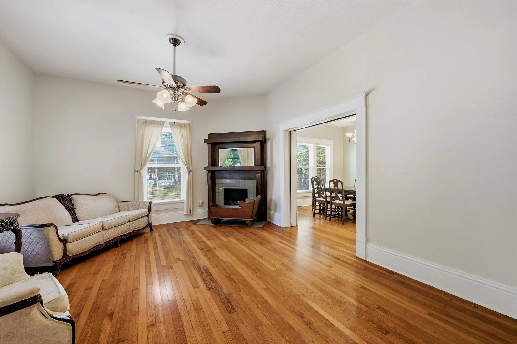 Single Family Residence For Sale in Grayson County , 1221 S Crockett Street, Sherman, Texas 75090, 3 Bedroom, 2 Bathroom, Garage spaces, 2,027 Sqft, built in 1900, mls#21383048, Real Estate Agent in Sherman, Homes For Sale in Grayson county, Homes For Sale in Sherman, Realtor in Sherman Texas, Real Estate Brokerage Independent Realty Texas, Luminita Cordes Realtor