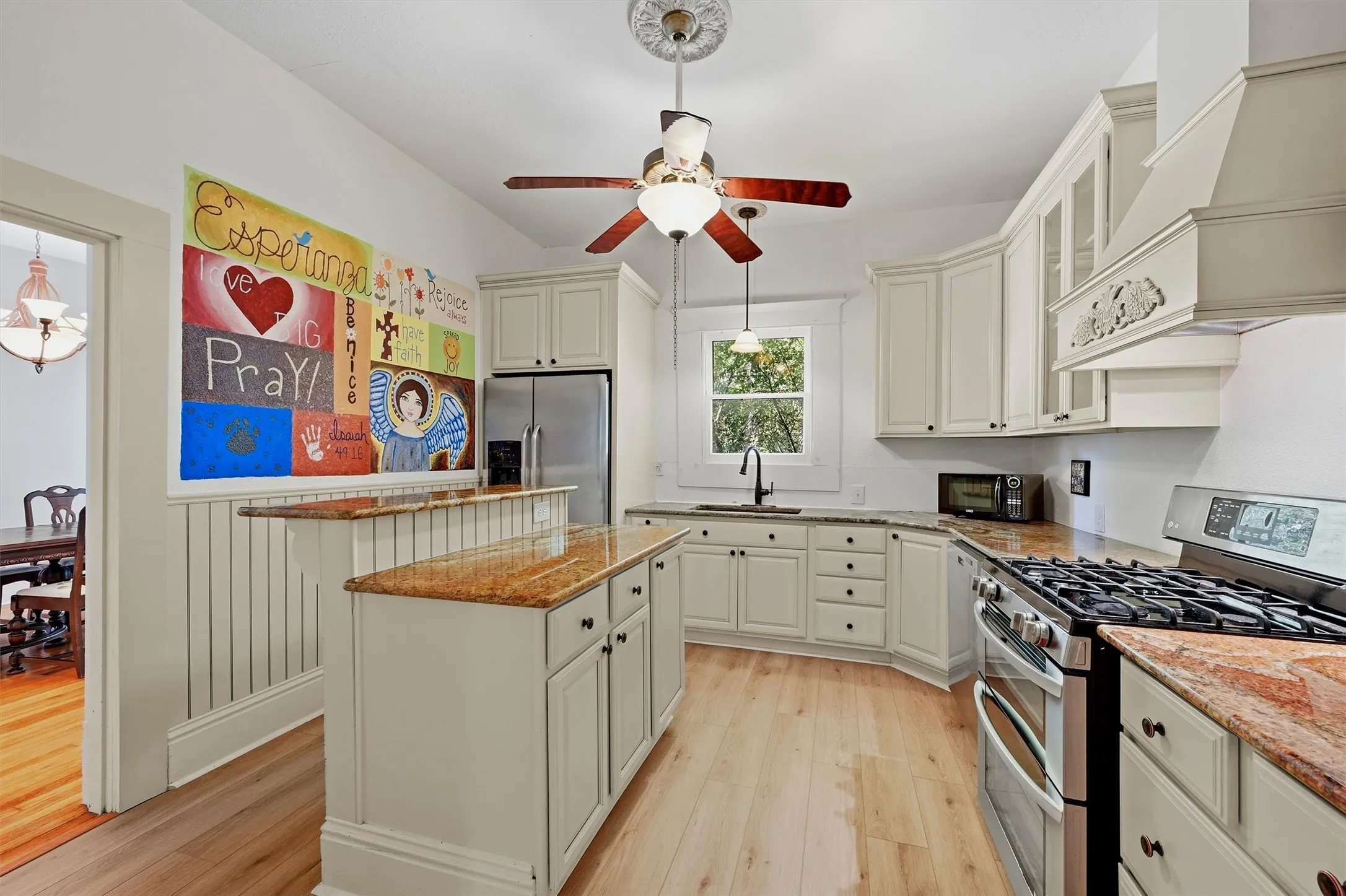 Single Family Residence For Sale in Grayson County , 1221 S Crockett Street, Sherman, Texas 75090, 3 Bedroom, 2 Bathroom, Garage spaces, 2,027 Sqft, built in 1900, mls#21383048, Real Estate Agent in Sherman, Homes For Sale in Grayson county, Homes For Sale in Sherman, Realtor in Sherman Texas, Real Estate Brokerage Independent Realty Texas, Luminita Cordes Realtor