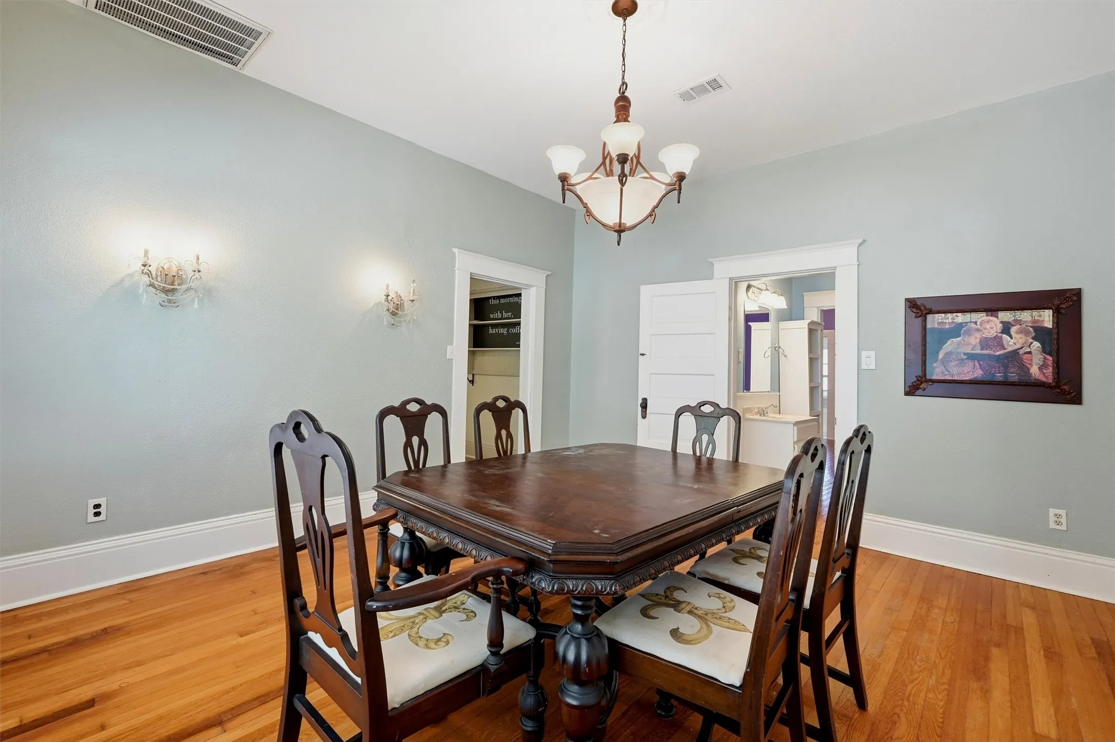 Single Family Residence For Sale in Grayson County , 1221 S Crockett Street, Sherman, Texas 75090, 3 Bedroom, 2 Bathroom, Garage spaces, 2,027 Sqft, built in 1900, mls#21383048, Real Estate Agent in Sherman, Homes For Sale in Grayson county, Homes For Sale in Sherman, Realtor in Sherman Texas, Real Estate Brokerage Independent Realty Texas, Luminita Cordes Realtor