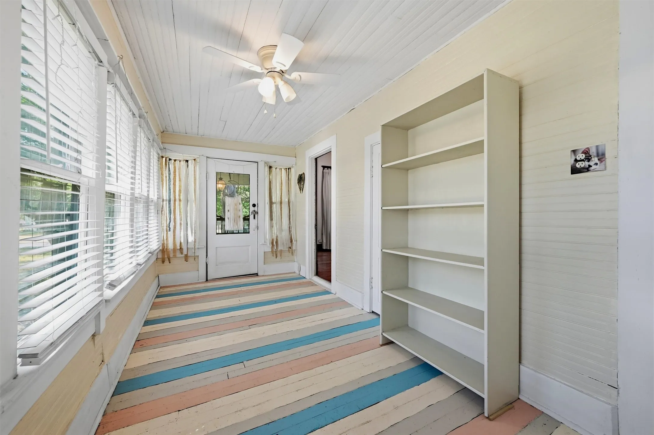 Single Family Residence For Sale in Grayson County , 1221 S Crockett Street, Sherman, Texas 75090, 3 Bedroom, 2 Bathroom, Garage spaces, 2,027 Sqft, built in 1900, mls#21383048, Real Estate Agent in Sherman, Homes For Sale in Grayson county, Homes For Sale in Sherman, Realtor in Sherman Texas, Real Estate Brokerage Independent Realty Texas, Luminita Cordes Realtor