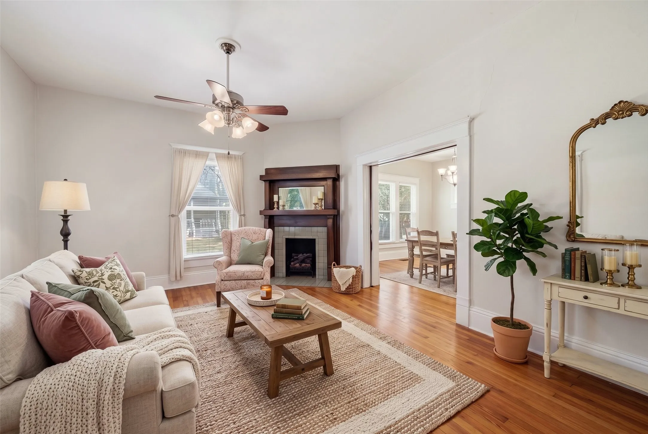 Single Family Residence For Sale in Grayson County , 1221 S Crockett Street, Sherman, Texas 75090, 3 Bedroom, 2 Bathroom, Garage spaces, 2,027 Sqft, built in 1900, mls#21383048, Real Estate Agent in Sherman, Homes For Sale in Grayson county, Homes For Sale in Sherman, Realtor in Sherman Texas, Real Estate Brokerage Independent Realty Texas, Luminita Cordes Realtor