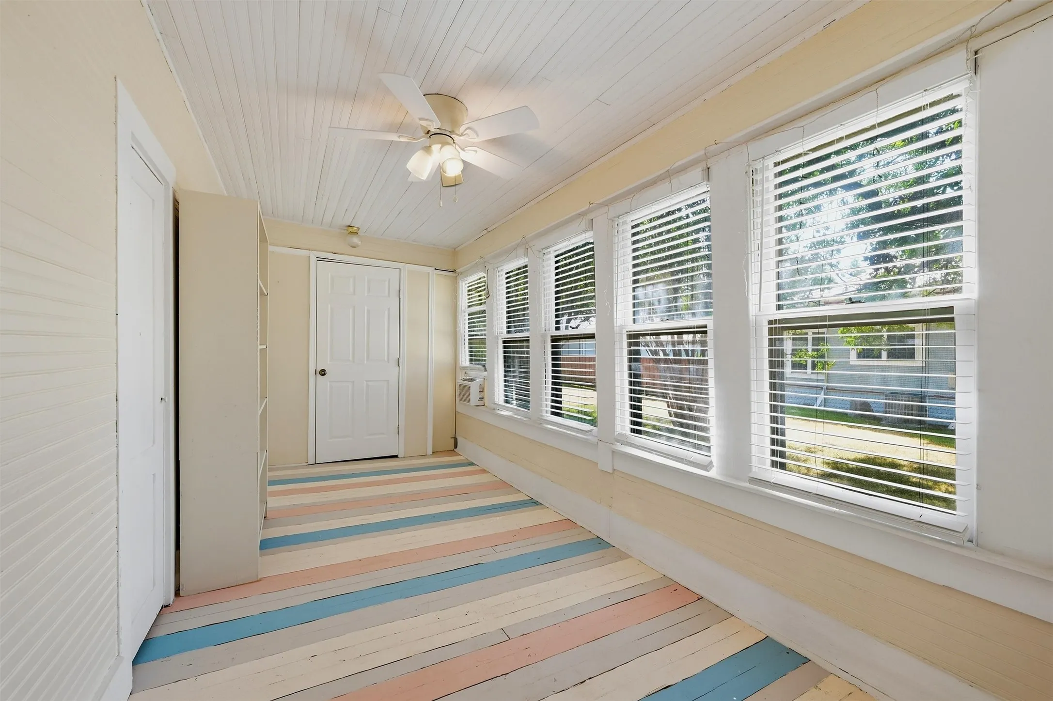 Single Family Residence For Sale in Grayson County , 1221 S Crockett Street, Sherman, Texas 75090, 3 Bedroom, 2 Bathroom, Garage spaces, 2,027 Sqft, built in 1900, mls#21383048, Real Estate Agent in Sherman, Homes For Sale in Grayson county, Homes For Sale in Sherman, Realtor in Sherman Texas, Real Estate Brokerage Independent Realty Texas, Luminita Cordes Realtor