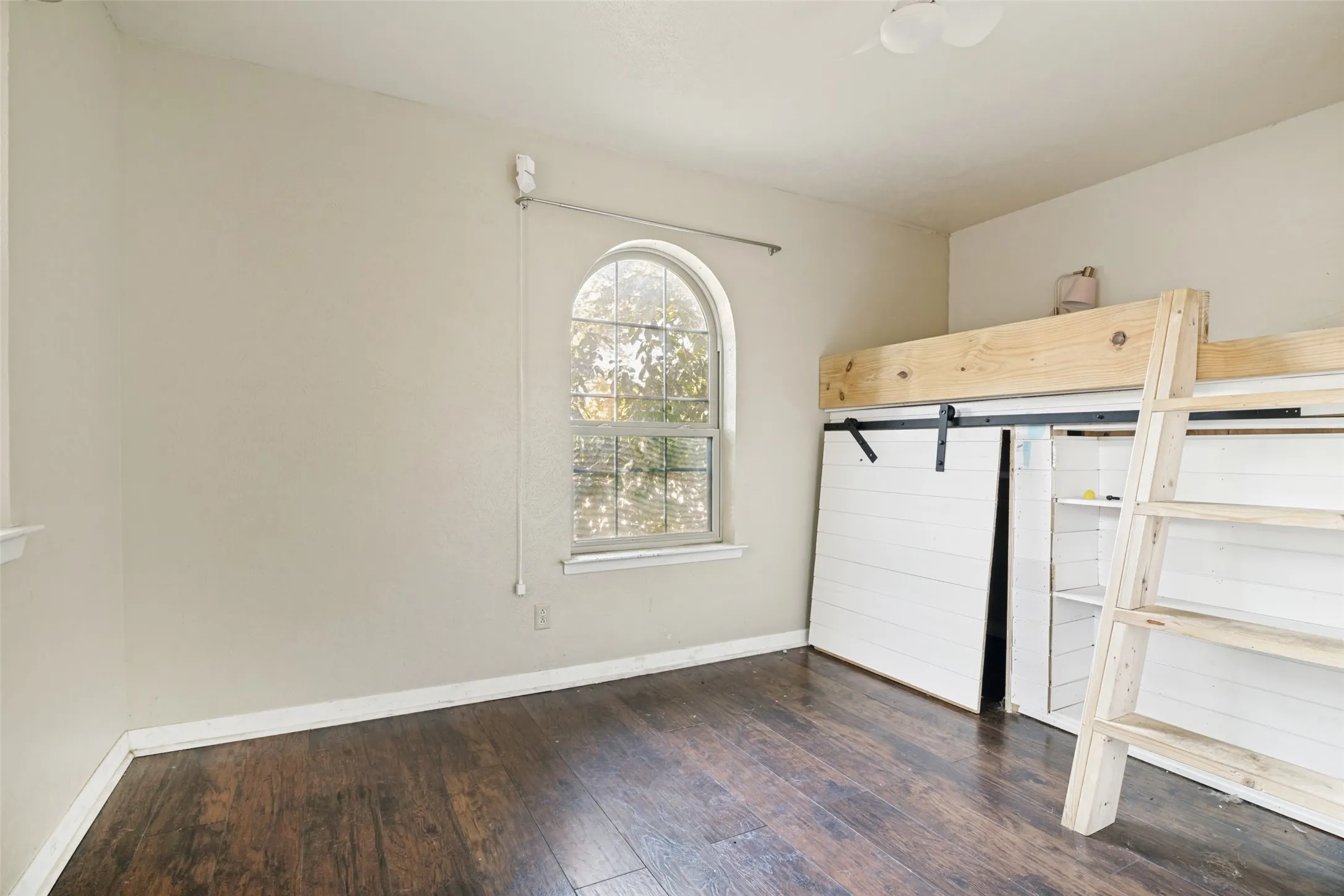 Single Family Residence For Sale in Dallas County , 1717 Douglas Drive, Garland, Texas 75041, 4 Bedroom, 3 Bathroom, 2 Garage spaces, 2,309 Sqft, built in 1968, mls#21381291, Real Estate Agent in Garland, Homes For Sale in Dallas county, Homes For Sale in Garland, Realtor in Garland Texas, Real Estate Brokerage Independent Realty Texas, Luminita Cordes Realtor
