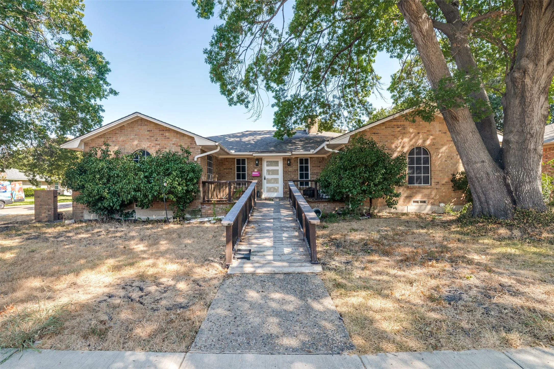 Single Family Residence For Sale in Dallas County , 1717 Douglas Drive, Garland, Texas 75041, 4 Bedroom, 3 Bathroom, 2 Garage spaces, 2,309 Sqft, built in 1968, mls#21381291, Real Estate Agent in Garland, Homes For Sale in Dallas county, Homes For Sale in Garland, Realtor in Garland Texas, Real Estate Brokerage Independent Realty Texas, Luminita Cordes Realtor