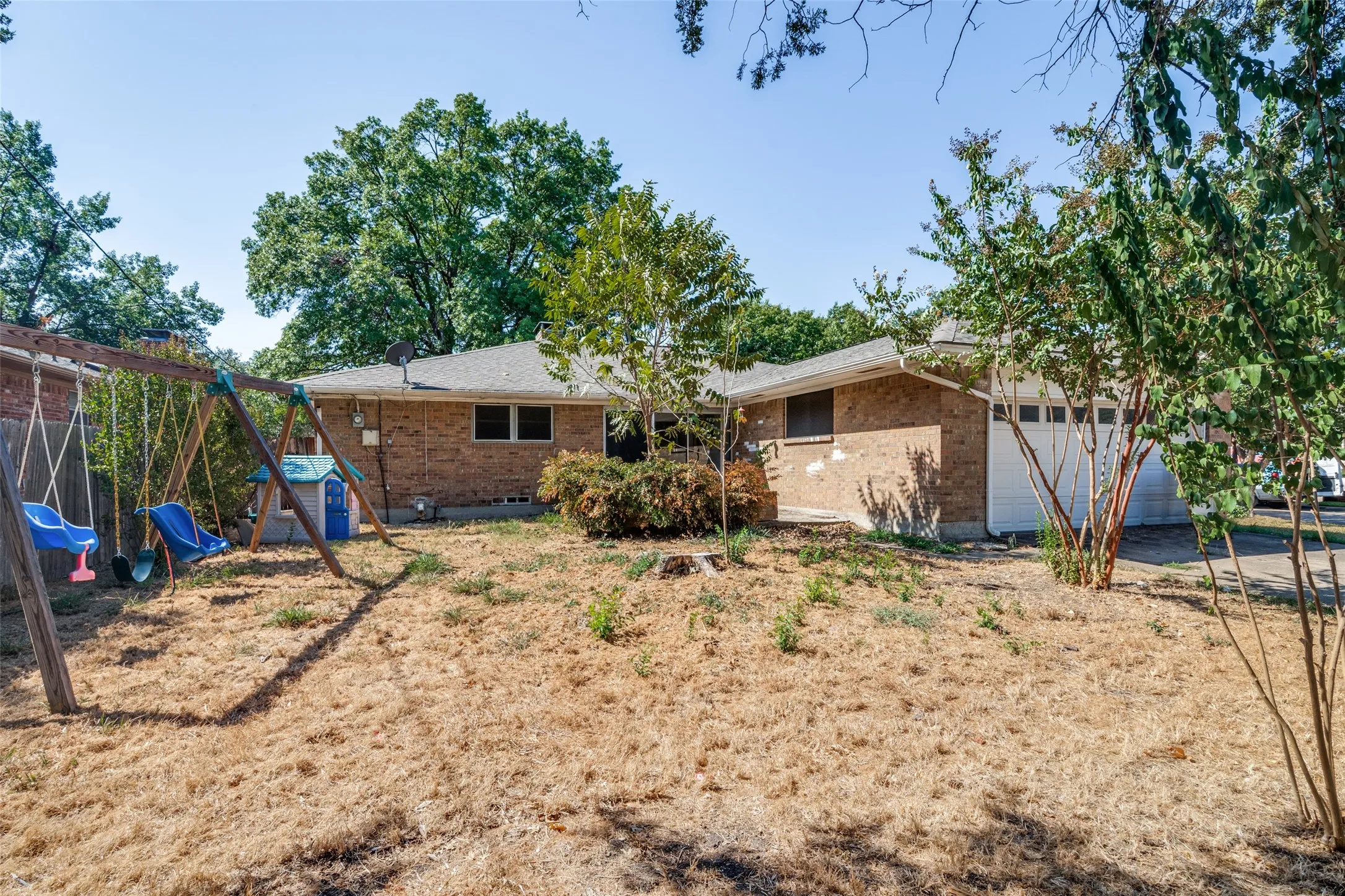Single Family Residence For Sale in Dallas County , 1717 Douglas Drive, Garland, Texas 75041, 4 Bedroom, 3 Bathroom, 2 Garage spaces, 2,309 Sqft, built in 1968, mls#21381291, Real Estate Agent in Garland, Homes For Sale in Dallas county, Homes For Sale in Garland, Realtor in Garland Texas, Real Estate Brokerage Independent Realty Texas, Luminita Cordes Realtor