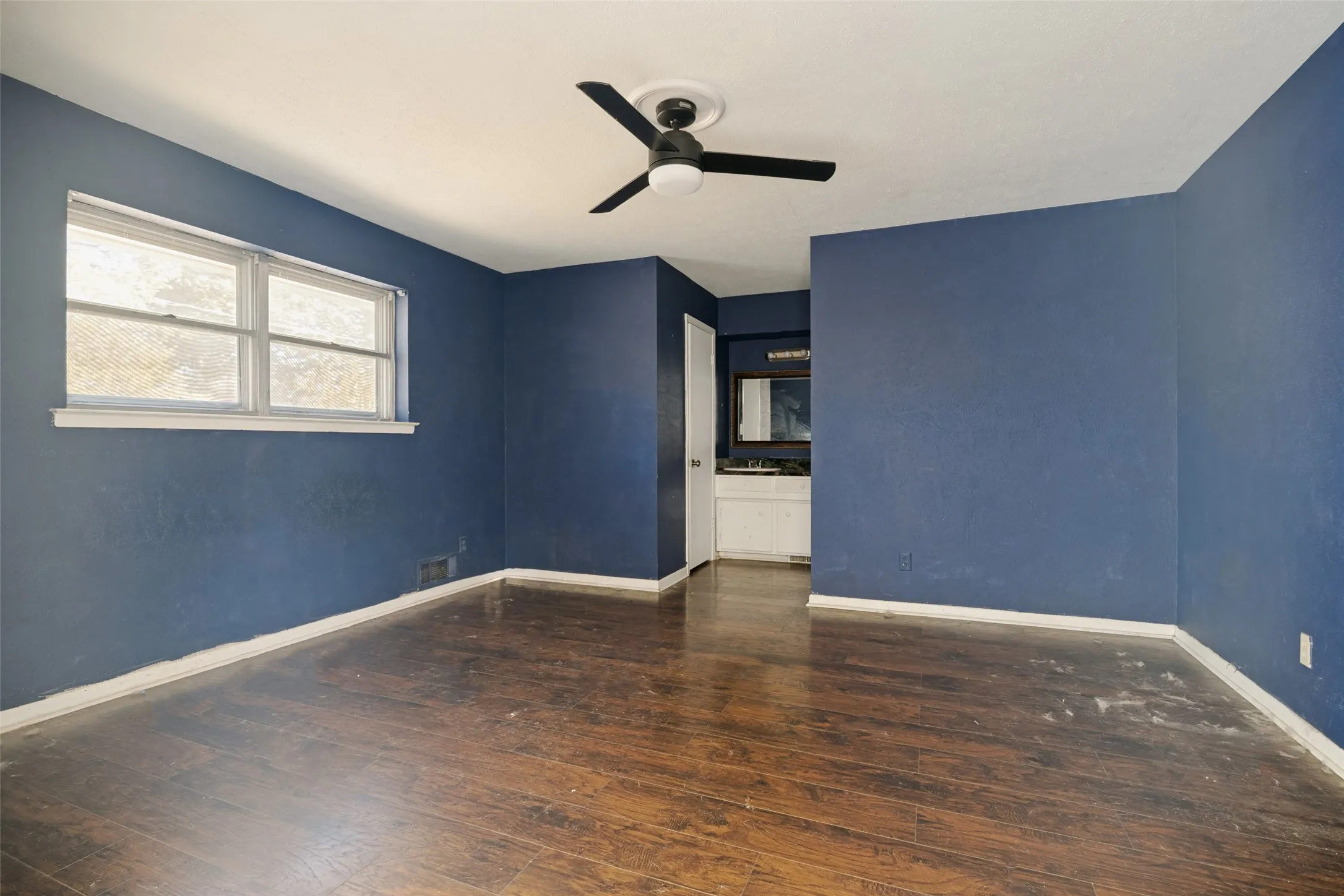 Single Family Residence For Sale in Dallas County , 1717 Douglas Drive, Garland, Texas 75041, 4 Bedroom, 3 Bathroom, 2 Garage spaces, 2,309 Sqft, built in 1968, mls#21381291, Real Estate Agent in Garland, Homes For Sale in Dallas county, Homes For Sale in Garland, Realtor in Garland Texas, Real Estate Brokerage Independent Realty Texas, Luminita Cordes Realtor