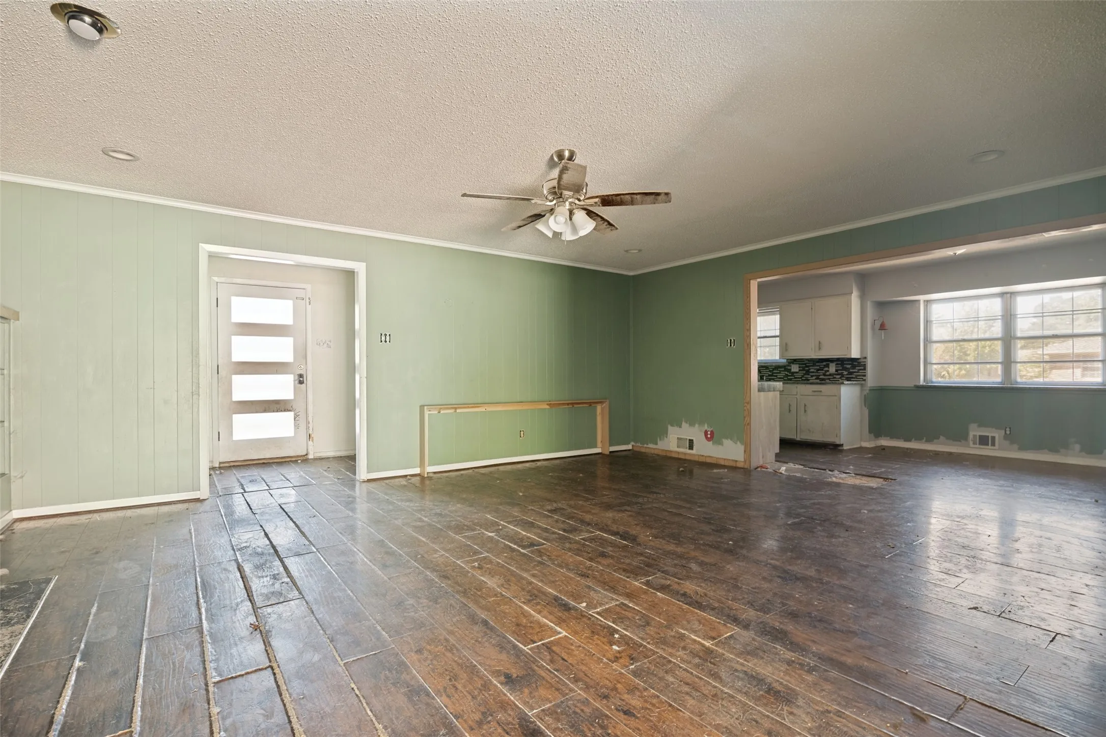 Single Family Residence For Sale in Dallas County , 1717 Douglas Drive, Garland, Texas 75041, 4 Bedroom, 3 Bathroom, 2 Garage spaces, 2,309 Sqft, built in 1968, mls#21381291, Real Estate Agent in Garland, Homes For Sale in Dallas county, Homes For Sale in Garland, Realtor in Garland Texas, Real Estate Brokerage Independent Realty Texas, Luminita Cordes Realtor