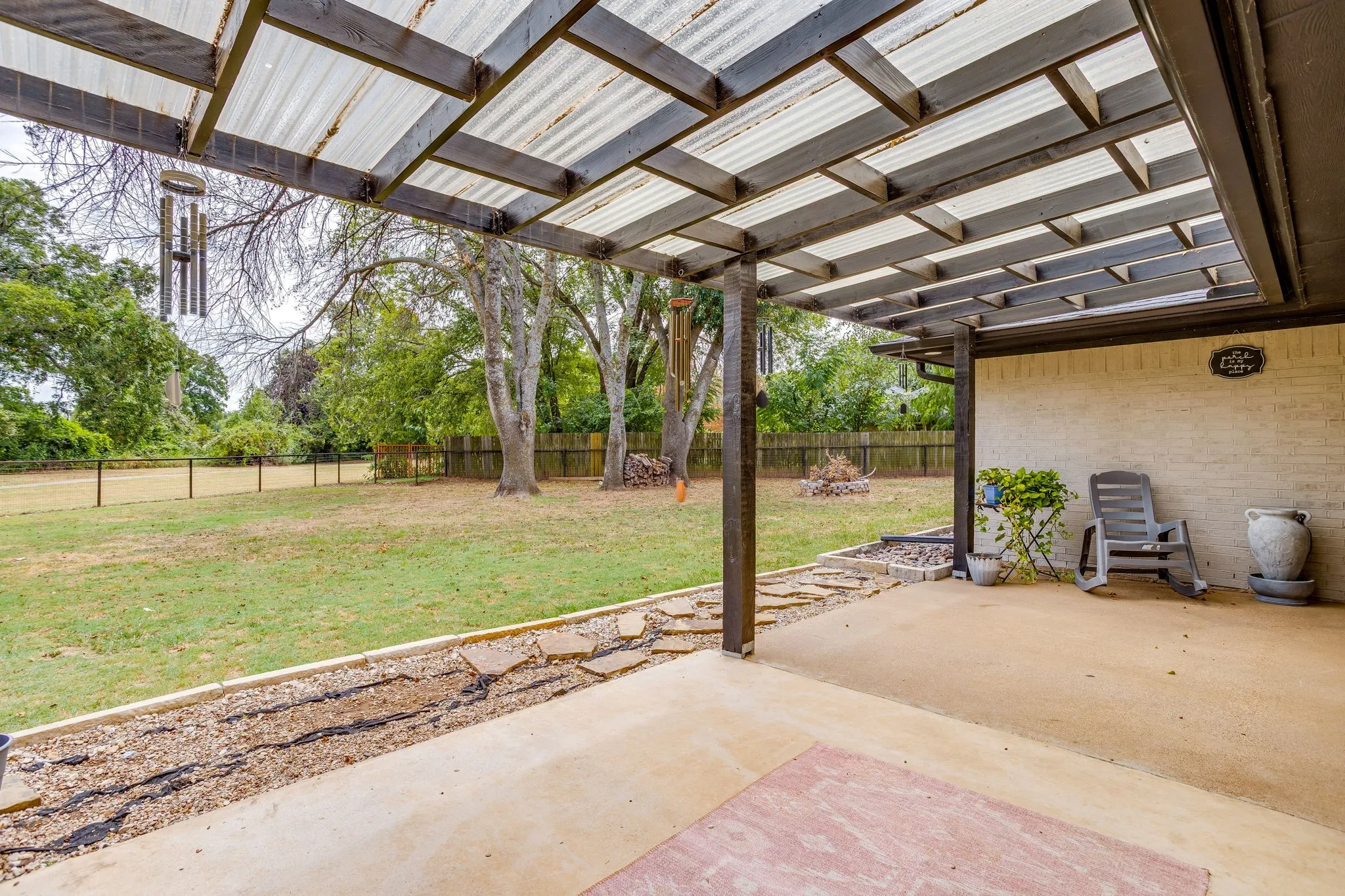 Single Family Residence For Sale in Johnson County , 104 Sunset Place, Joshua, Texas 76058, 4 Bedroom, 2 Bathroom, 2 Garage spaces, 2,410 Sqft, built in 1974, mls#21382667, Real Estate Agent in Joshua, Homes For Sale in Johnson county, Homes For Sale in Joshua, Realtor in Joshua Texas, Real Estate Brokerage Independent Realty Texas, Luminita Cordes Realtor