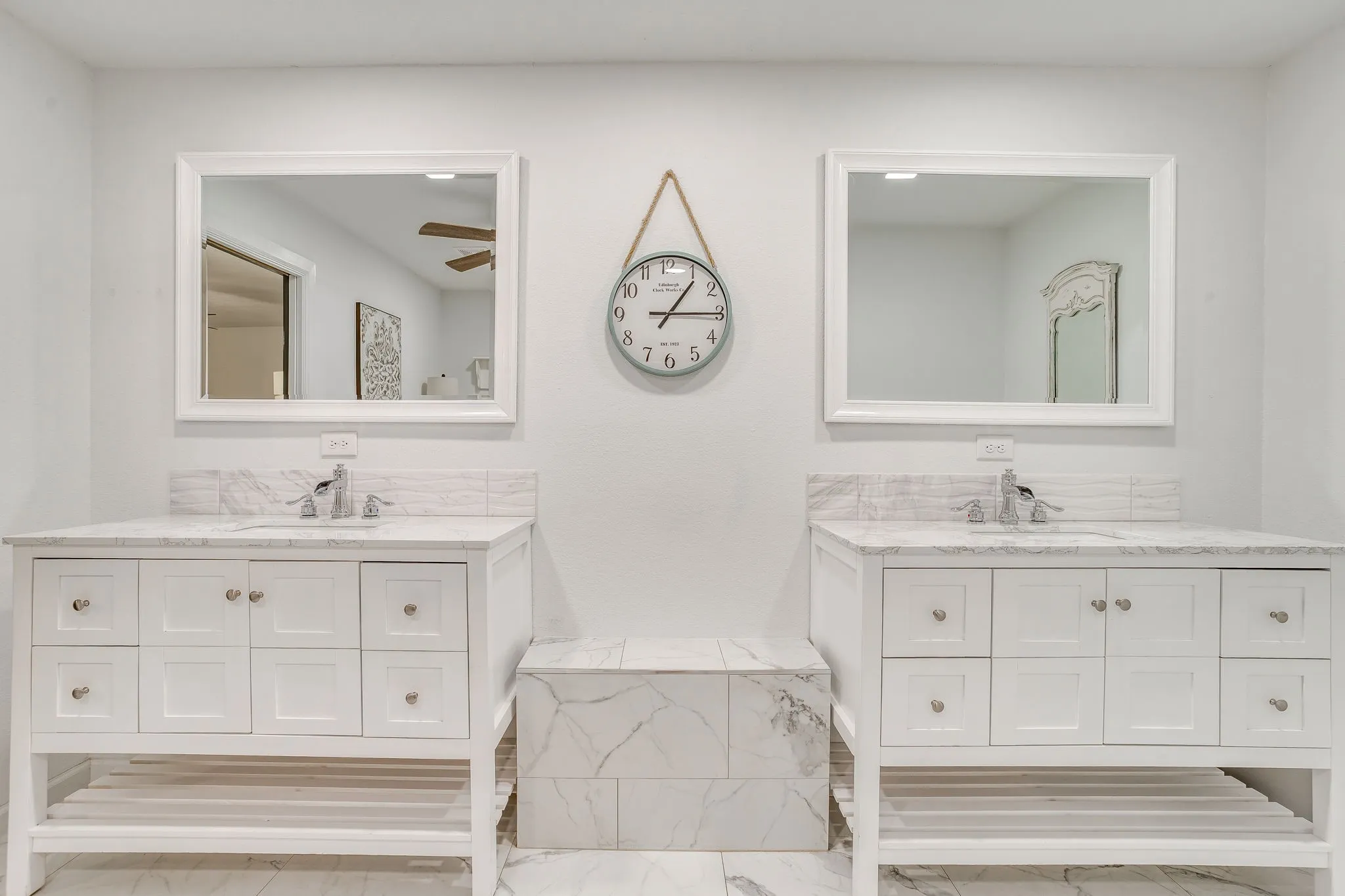 Single Family Residence For Sale in Johnson County , 104 Sunset Place, Joshua, Texas 76058, 4 Bedroom, 2 Bathroom, 2 Garage spaces, 2,410 Sqft, built in 1974, mls#21382667, Real Estate Agent in Joshua, Homes For Sale in Johnson county, Homes For Sale in Joshua, Realtor in Joshua Texas, Real Estate Brokerage Independent Realty Texas, Luminita Cordes Realtor