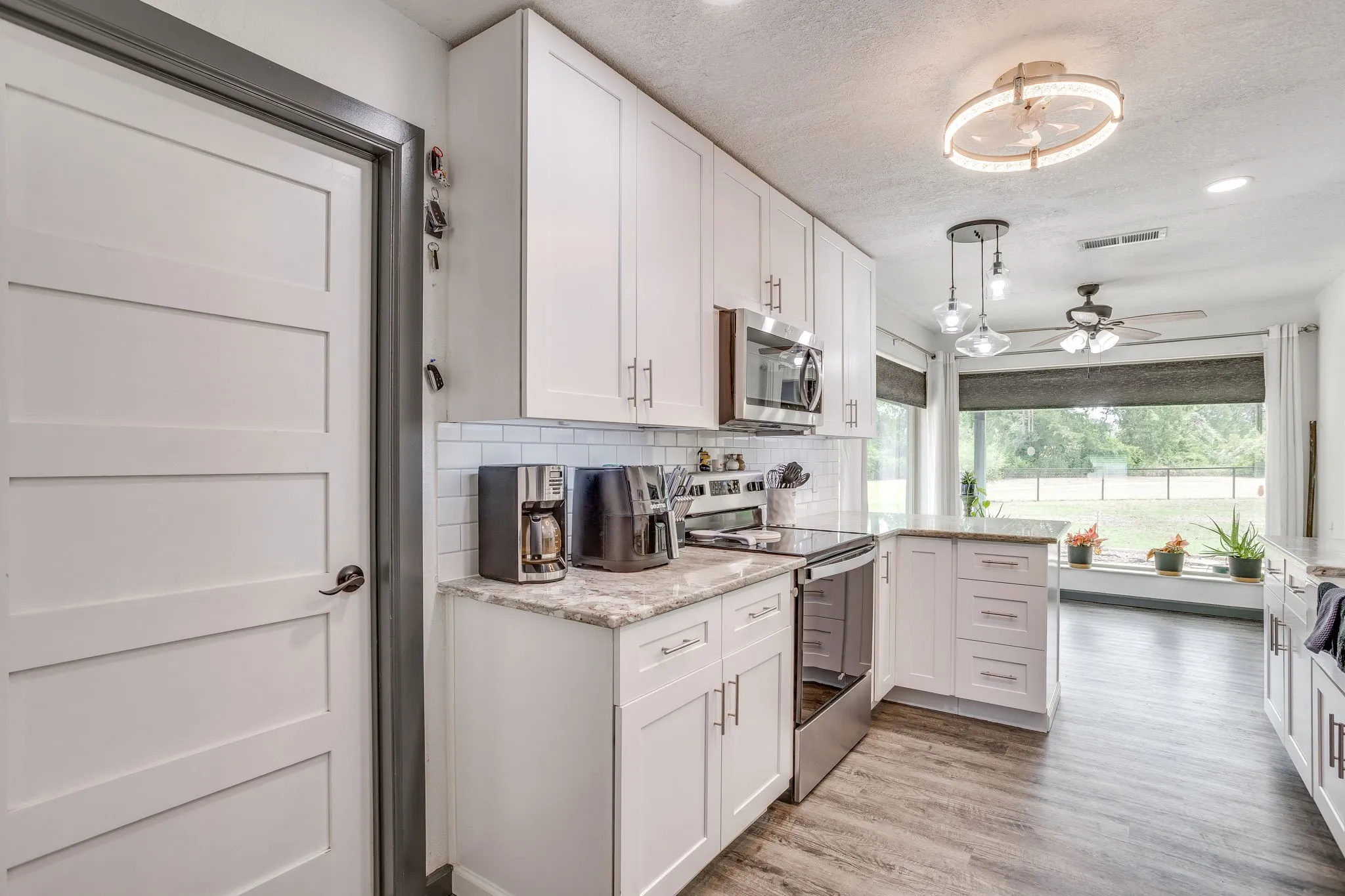 Single Family Residence For Sale in Johnson County , 104 Sunset Place, Joshua, Texas 76058, 4 Bedroom, 2 Bathroom, 2 Garage spaces, 2,410 Sqft, built in 1974, mls#21382667, Real Estate Agent in Joshua, Homes For Sale in Johnson county, Homes For Sale in Joshua, Realtor in Joshua Texas, Real Estate Brokerage Independent Realty Texas, Luminita Cordes Realtor