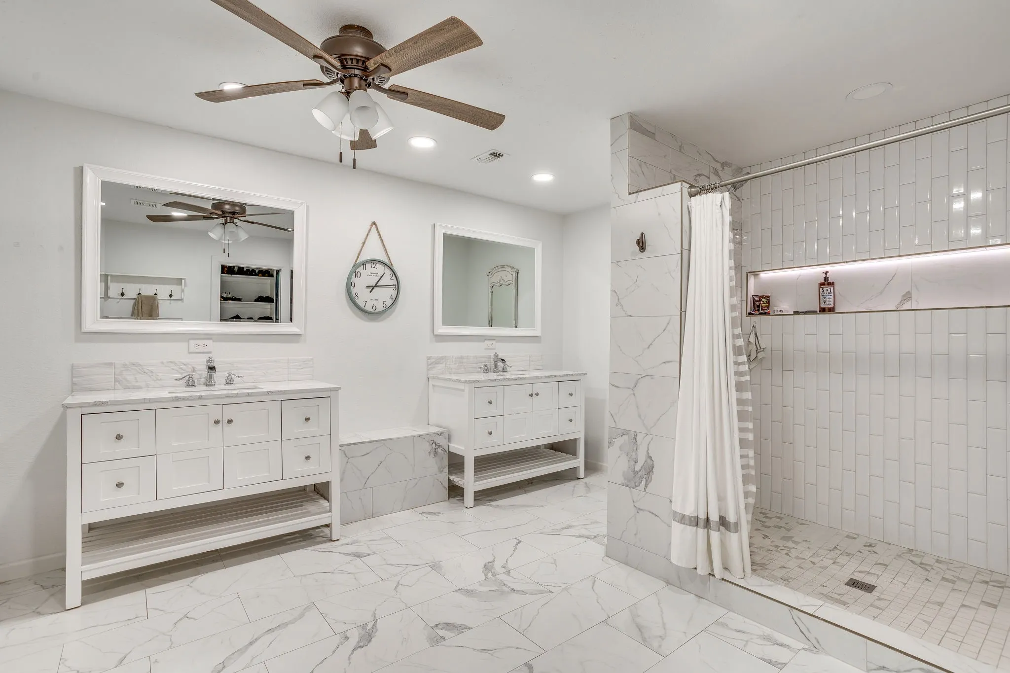 Single Family Residence For Sale in Johnson County , 104 Sunset Place, Joshua, Texas 76058, 4 Bedroom, 2 Bathroom, 2 Garage spaces, 2,410 Sqft, built in 1974, mls#21382667, Real Estate Agent in Joshua, Homes For Sale in Johnson county, Homes For Sale in Joshua, Realtor in Joshua Texas, Real Estate Brokerage Independent Realty Texas, Luminita Cordes Realtor