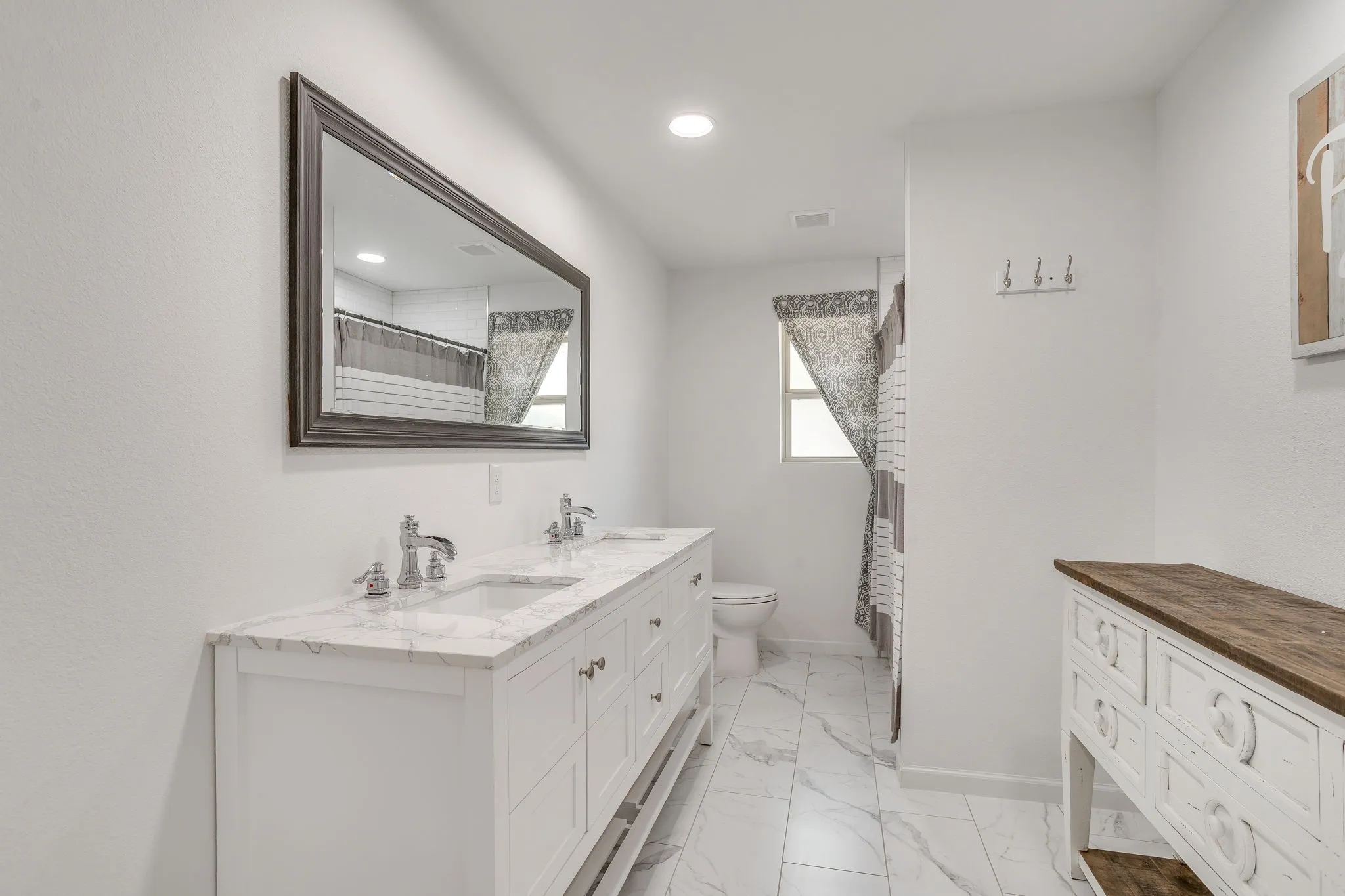 Single Family Residence For Sale in Johnson County , 104 Sunset Place, Joshua, Texas 76058, 4 Bedroom, 2 Bathroom, 2 Garage spaces, 2,410 Sqft, built in 1974, mls#21382667, Real Estate Agent in Joshua, Homes For Sale in Johnson county, Homes For Sale in Joshua, Realtor in Joshua Texas, Real Estate Brokerage Independent Realty Texas, Luminita Cordes Realtor