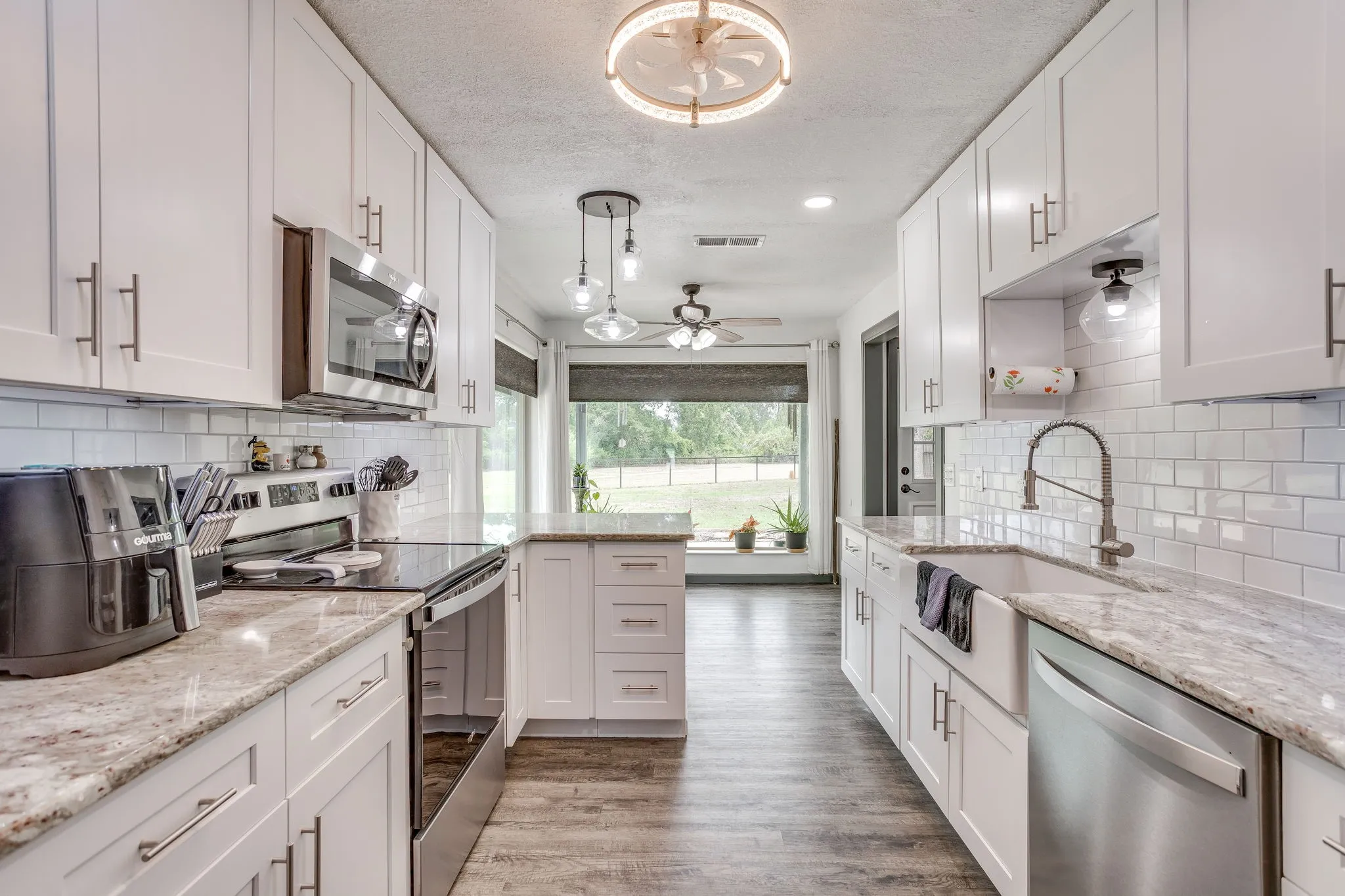Single Family Residence For Sale in Johnson County , 104 Sunset Place, Joshua, Texas 76058, 4 Bedroom, 2 Bathroom, 2 Garage spaces, 2,410 Sqft, built in 1974, mls#21382667, Real Estate Agent in Joshua, Homes For Sale in Johnson county, Homes For Sale in Joshua, Realtor in Joshua Texas, Real Estate Brokerage Independent Realty Texas, Luminita Cordes Realtor