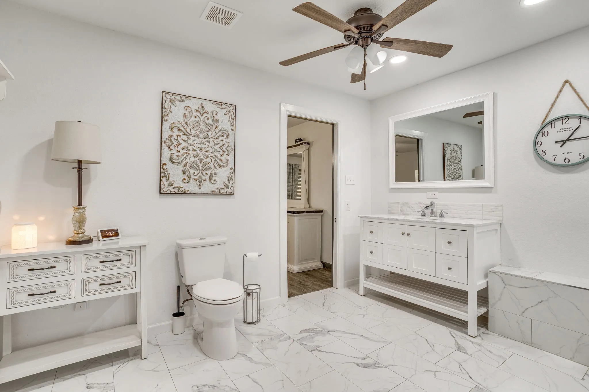 Single Family Residence For Sale in Johnson County , 104 Sunset Place, Joshua, Texas 76058, 4 Bedroom, 2 Bathroom, 2 Garage spaces, 2,410 Sqft, built in 1974, mls#21382667, Real Estate Agent in Joshua, Homes For Sale in Johnson county, Homes For Sale in Joshua, Realtor in Joshua Texas, Real Estate Brokerage Independent Realty Texas, Luminita Cordes Realtor