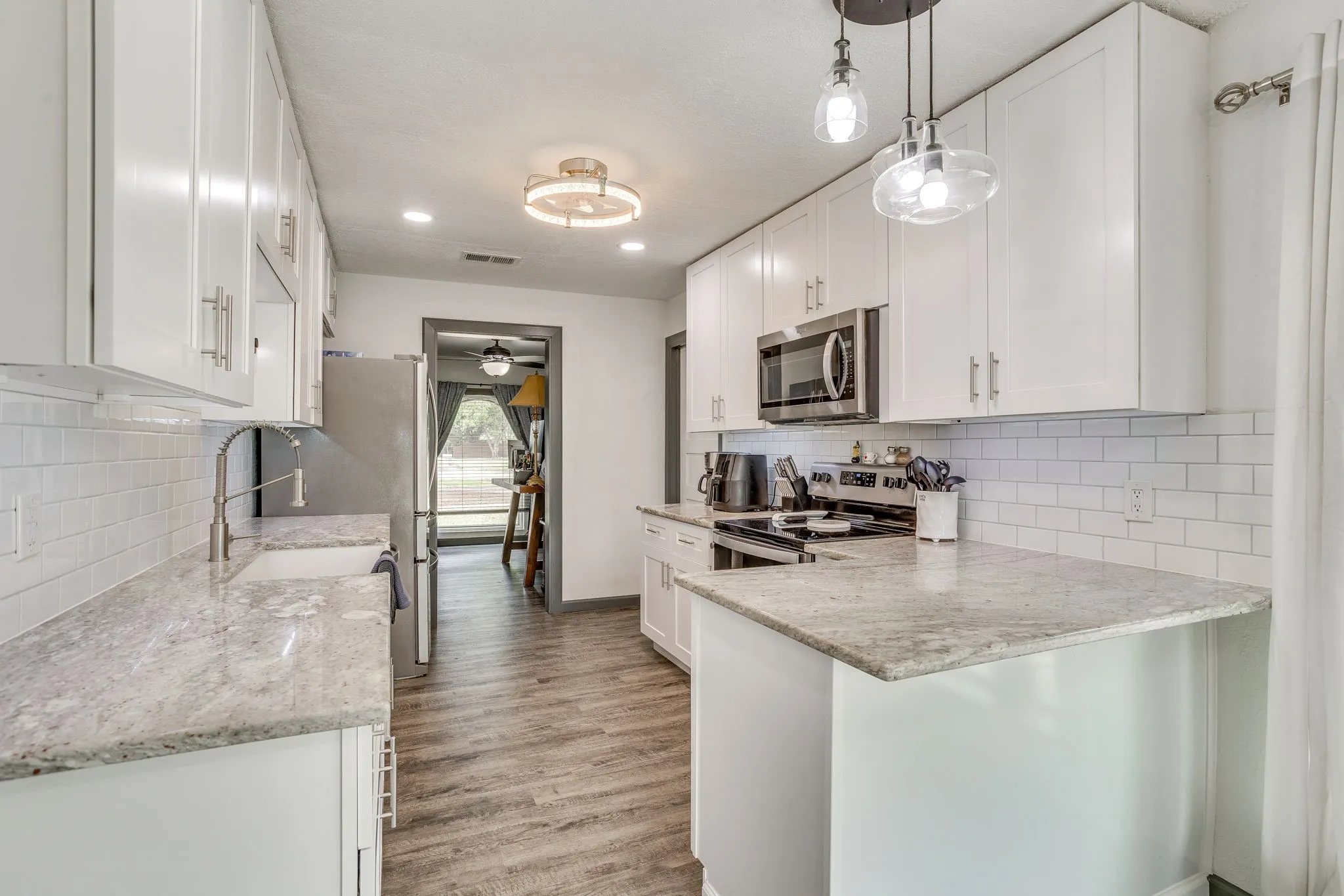Single Family Residence For Sale in Johnson County , 104 Sunset Place, Joshua, Texas 76058, 4 Bedroom, 2 Bathroom, 2 Garage spaces, 2,410 Sqft, built in 1974, mls#21382667, Real Estate Agent in Joshua, Homes For Sale in Johnson county, Homes For Sale in Joshua, Realtor in Joshua Texas, Real Estate Brokerage Independent Realty Texas, Luminita Cordes Realtor