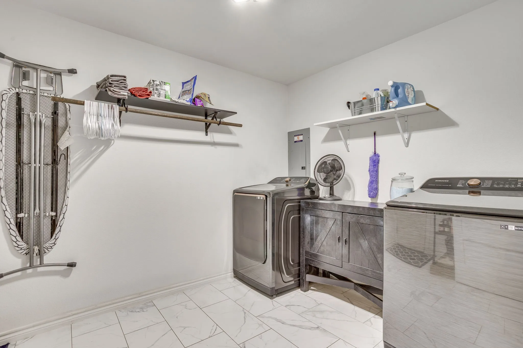 Single Family Residence For Sale in Johnson County , 104 Sunset Place, Joshua, Texas 76058, 4 Bedroom, 2 Bathroom, 2 Garage spaces, 2,410 Sqft, built in 1974, mls#21382667, Real Estate Agent in Joshua, Homes For Sale in Johnson county, Homes For Sale in Joshua, Realtor in Joshua Texas, Real Estate Brokerage Independent Realty Texas, Luminita Cordes Realtor