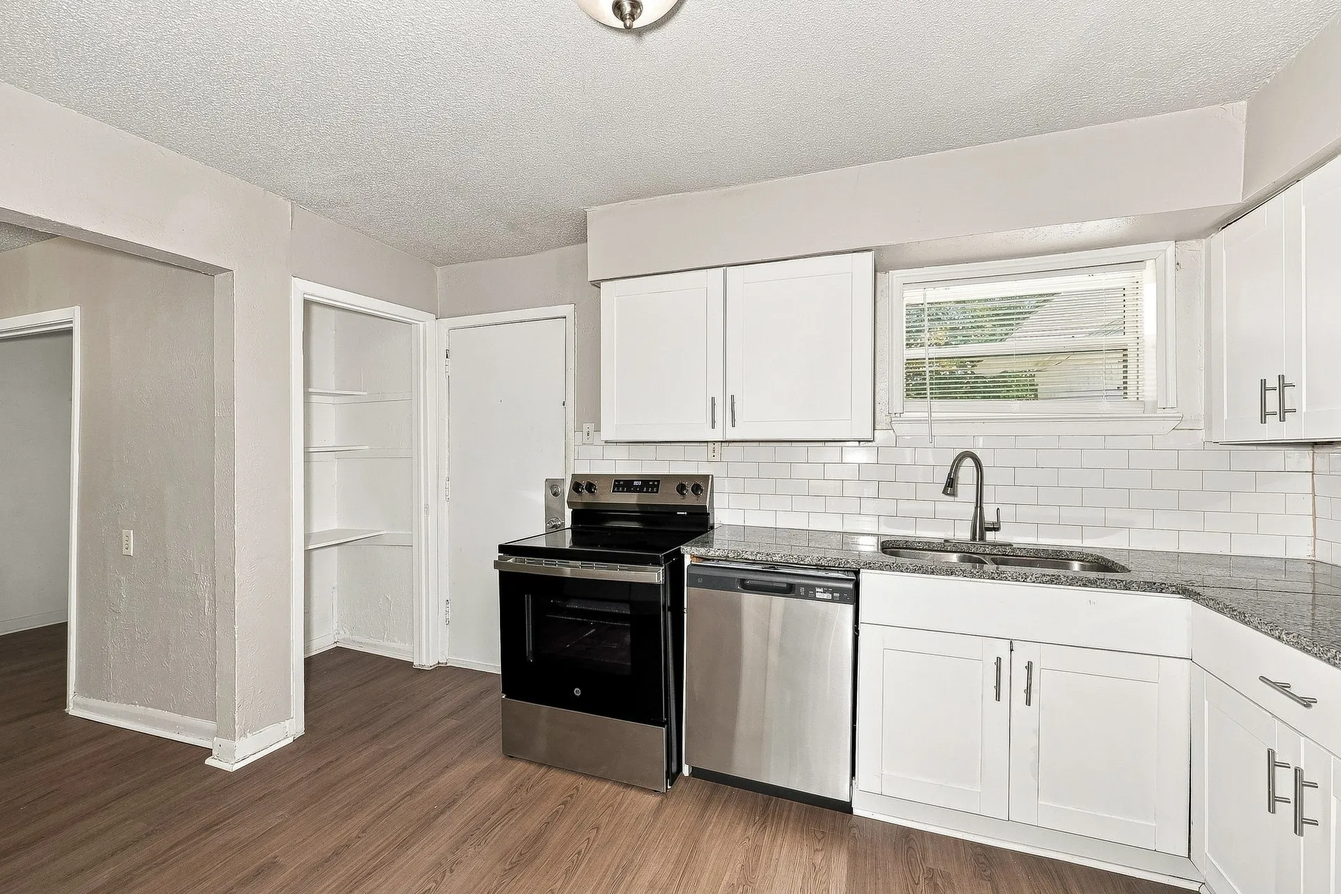 Single Family Residence For Rent in Dallas County , 1705 Longview Street, Mesquite, Texas 75149, 3 Bedroom, 2 Bathroom, Garage spaces, 1,617 Sqft, built in 1955, mls#21383043, Real Estate Agent in Mesquite, Homes For Rent in Dallas county, Homes For Rent in Mesquite, Realtor in Mesquite Texas, Real Estate Brokerage Independent Realty Texas, Luminita Cordes Realtor