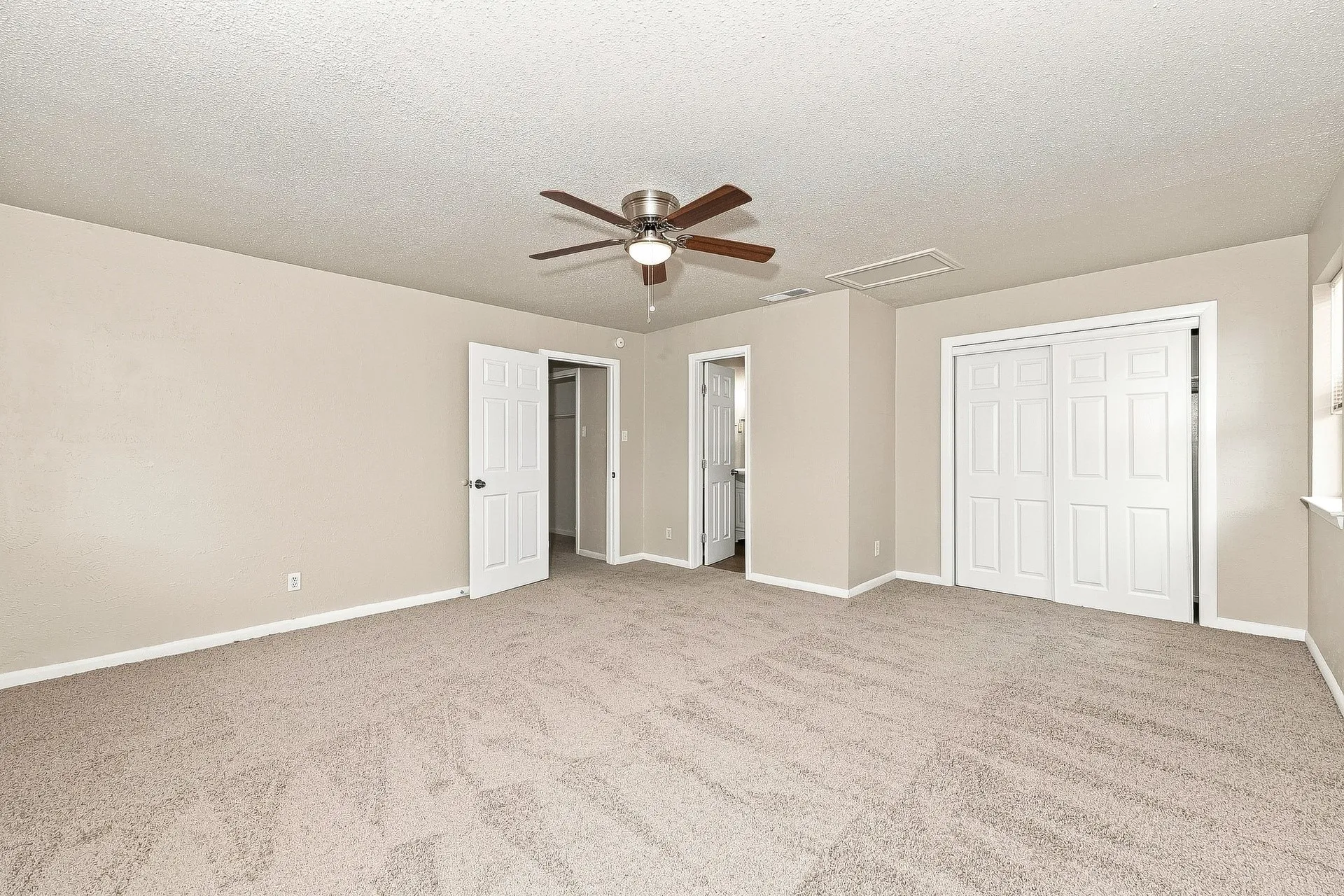 Single Family Residence For Rent in Dallas County , 1705 Longview Street, Mesquite, Texas 75149, 3 Bedroom, 2 Bathroom, Garage spaces, 1,617 Sqft, built in 1955, mls#21383043, Real Estate Agent in Mesquite, Homes For Rent in Dallas county, Homes For Rent in Mesquite, Realtor in Mesquite Texas, Real Estate Brokerage Independent Realty Texas, Luminita Cordes Realtor