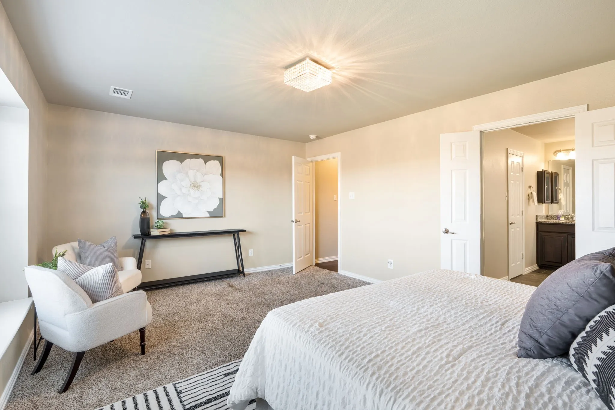 Plush carpeting throughout the room