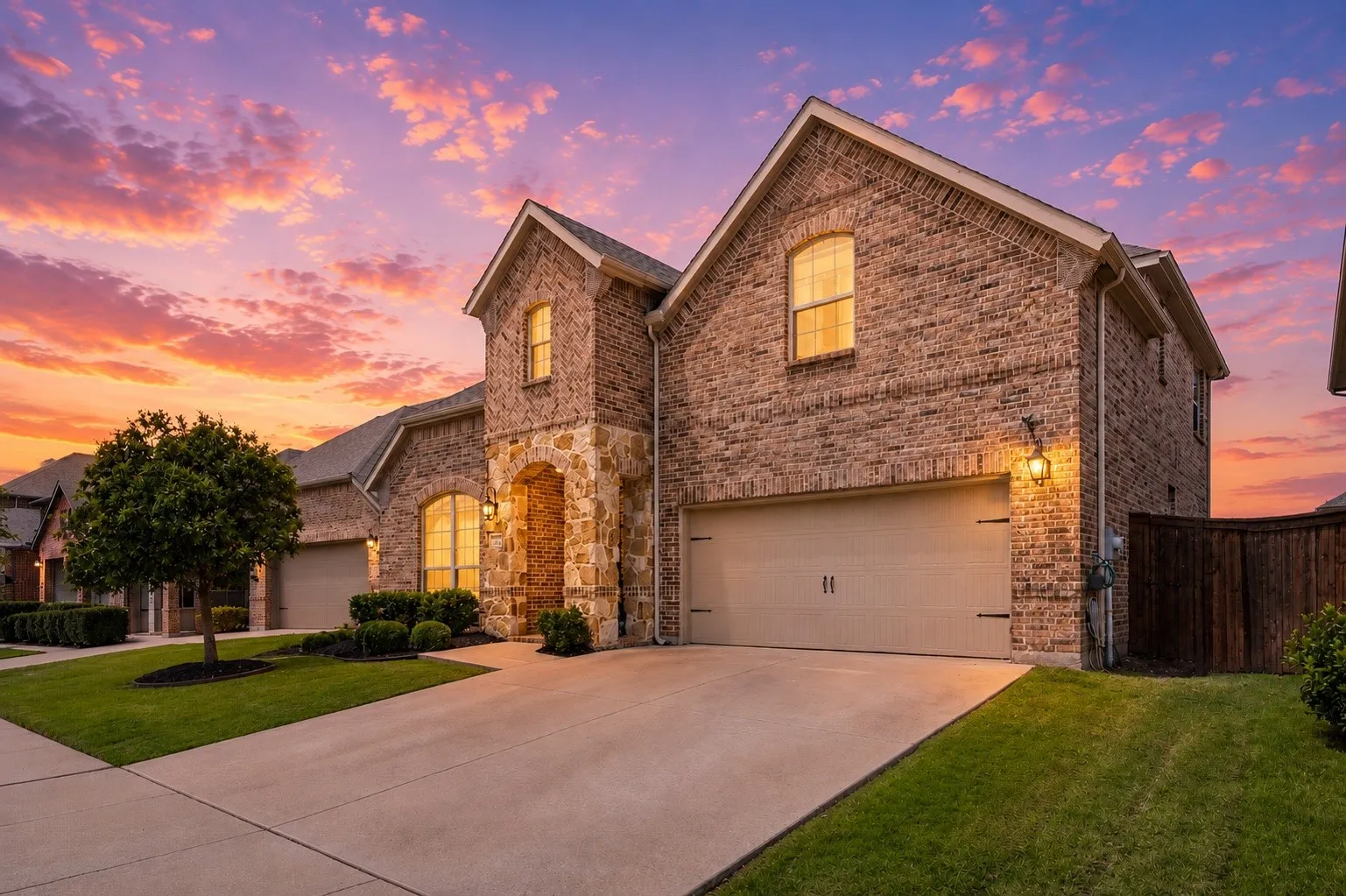 Single Family Residence For Sale in Tarrant County , 12213 Beatrice Drive, Fort Worth, Texas 76052, 4 Bedroom, 3 Bathroom, 2 Garage spaces, 3,271 Sqft, built in 2018, mls#21383029, Real Estate Agent in Fort Worth, Homes For Sale in Tarrant county, Homes For Sale in Fort Worth, Realtor in Fort Worth Texas, Real Estate Brokerage Independent Realty Texas, Luminita Cordes Realtor