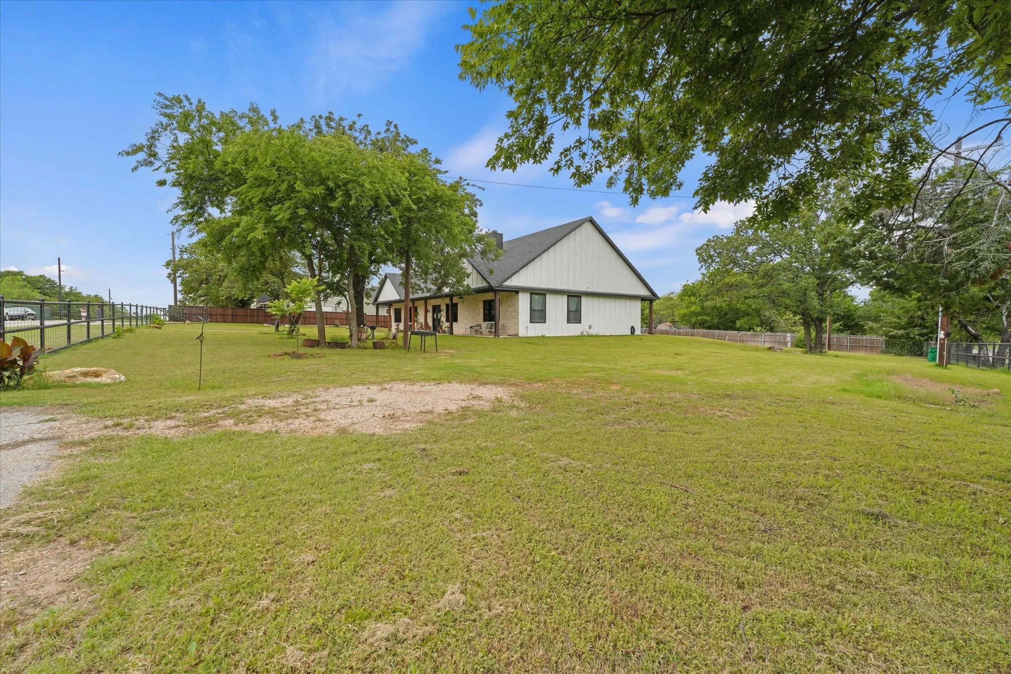 Single Family Residence For Sale in Johnson County , 5509 County Road 1022, Joshua, Texas 76058, 5 Bedroom, 4 Bathroom, 2 Garage spaces, 3,241 Sqft, built in 2023, mls#21383064, Real Estate Agent in Joshua, Homes For Sale in Johnson county, Homes For Sale in Joshua, Realtor in Joshua Texas, Real Estate Brokerage Independent Realty Texas, Luminita Cordes Realtor