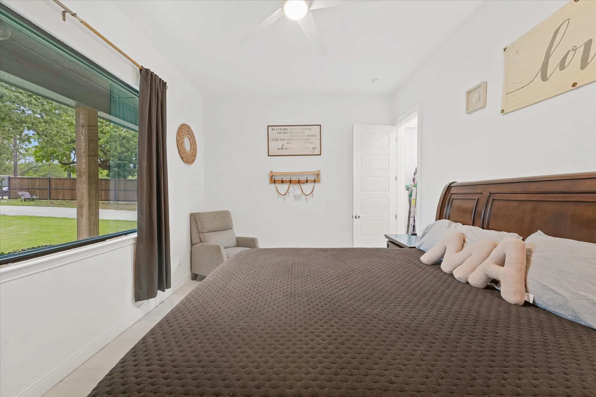 Single Family Residence For Sale in Johnson County , 5509 County Road 1022, Joshua, Texas 76058, 5 Bedroom, 4 Bathroom, 2 Garage spaces, 3,241 Sqft, built in 2023, mls#21383064, Real Estate Agent in Joshua, Homes For Sale in Johnson county, Homes For Sale in Joshua, Realtor in Joshua Texas, Real Estate Brokerage Independent Realty Texas, Luminita Cordes Realtor
