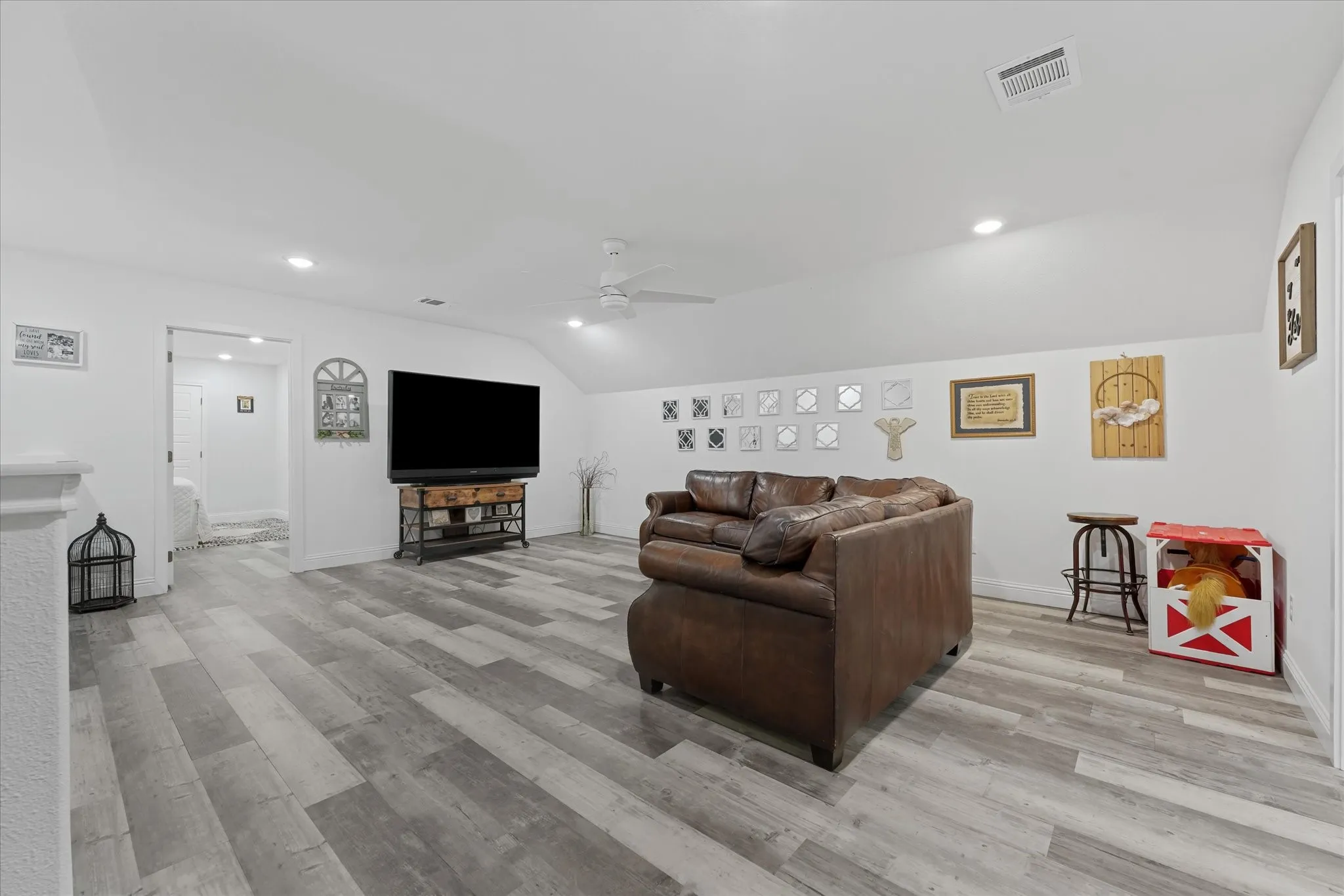 Single Family Residence For Sale in Johnson County , 5509 County Road 1022, Joshua, Texas 76058, 5 Bedroom, 4 Bathroom, 2 Garage spaces, 3,241 Sqft, built in 2023, mls#21383064, Real Estate Agent in Joshua, Homes For Sale in Johnson county, Homes For Sale in Joshua, Realtor in Joshua Texas, Real Estate Brokerage Independent Realty Texas, Luminita Cordes Realtor