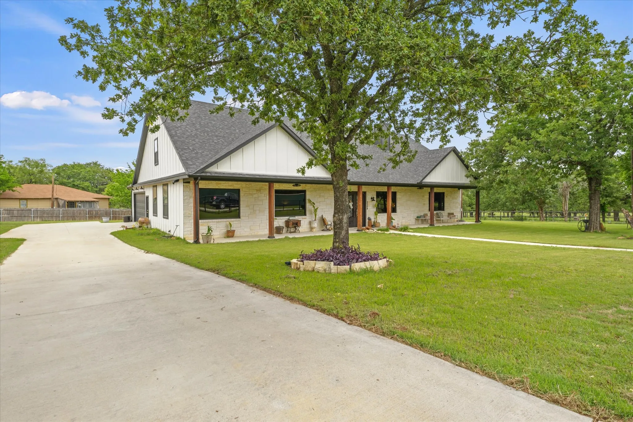 Single Family Residence For Sale in Johnson County , 5509 County Road 1022, Joshua, Texas 76058, 5 Bedroom, 4 Bathroom, 2 Garage spaces, 3,241 Sqft, built in 2023, mls#21383064, Real Estate Agent in Joshua, Homes For Sale in Johnson county, Homes For Sale in Joshua, Realtor in Joshua Texas, Real Estate Brokerage Independent Realty Texas, Luminita Cordes Realtor