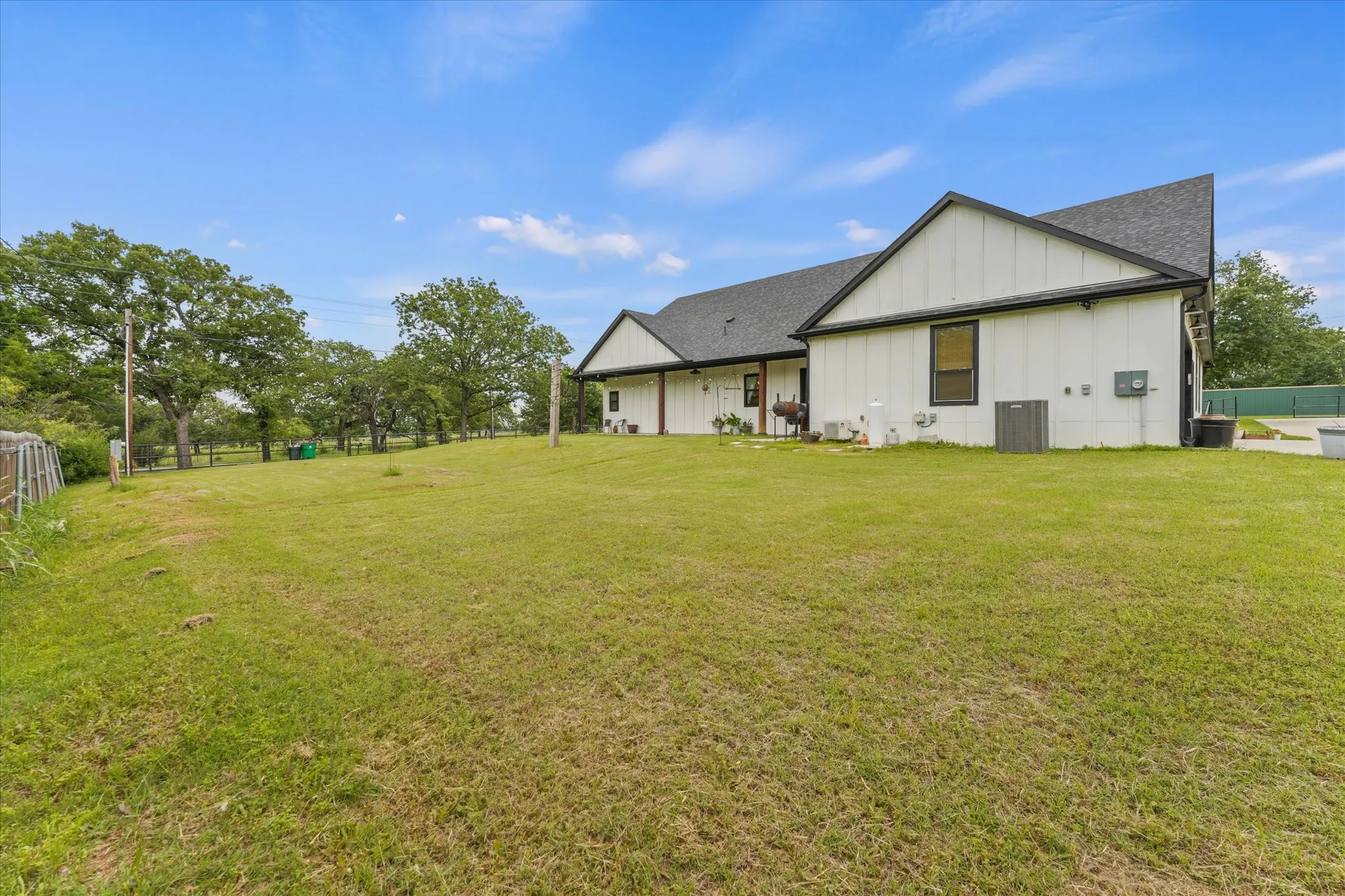 Single Family Residence For Sale in Johnson County , 5509 County Road 1022, Joshua, Texas 76058, 5 Bedroom, 4 Bathroom, 2 Garage spaces, 3,241 Sqft, built in 2023, mls#21383064, Real Estate Agent in Joshua, Homes For Sale in Johnson county, Homes For Sale in Joshua, Realtor in Joshua Texas, Real Estate Brokerage Independent Realty Texas, Luminita Cordes Realtor