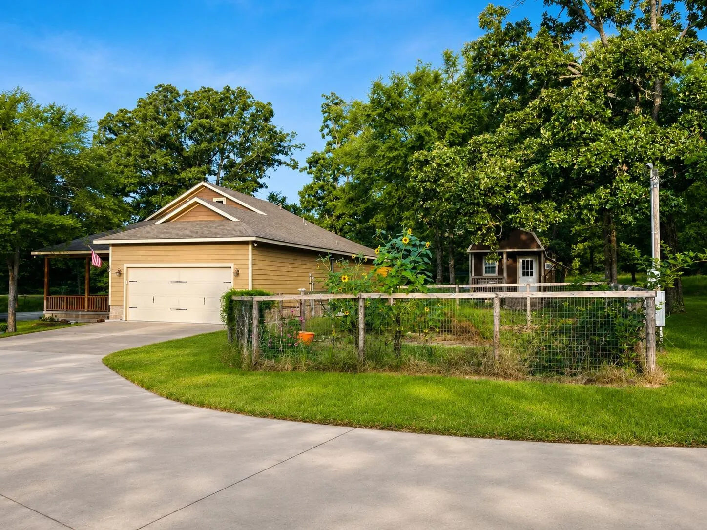 Single Family Residence For Sale in Hopkins County , 767 County Road 1218, Brashear, Texas 75420, 4 Bedroom, 3 Bathroom, 2 Garage spaces, 2,153 Sqft, built in 2015, mls#21383052, Real Estate Agent in Brashear, Homes For Sale in Hopkins county, Homes For Sale in Brashear, Realtor in Brashear Texas, Real Estate Brokerage Independent Realty Texas, Luminita Cordes Realtor