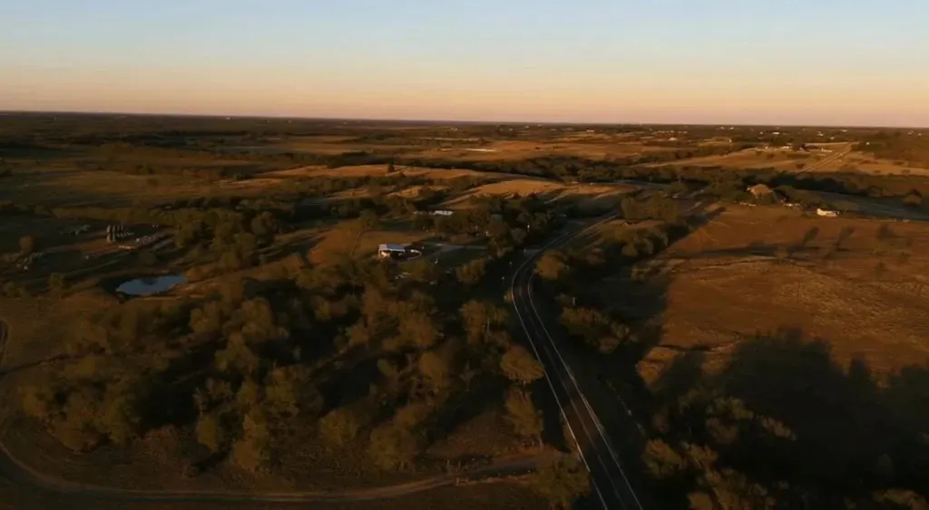 Farm For Sale in Ellis County , 1179 E FM 813, Palmer, Texas 75152, 3 Bedroom, 3 Bathroom, 1 Garage spaces, 2,988 Sqft, built in 2006, mls#21383071, Real Estate Agent in Palmer, Homes For Sale in Ellis county, Homes For Sale in Palmer, Realtor in Palmer Texas, Real Estate Brokerage Independent Realty Texas, Luminita Cordes Realtor