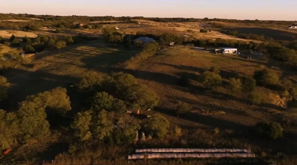 Farm For Sale in Ellis County , 1179 E FM 813, Palmer, Texas 75152, 3 Bedroom, 3 Bathroom, 1 Garage spaces, 2,988 Sqft, built in 2006, mls#21383071, Real Estate Agent in Palmer, Homes For Sale in Ellis county, Homes For Sale in Palmer, Realtor in Palmer Texas, Real Estate Brokerage Independent Realty Texas, Luminita Cordes Realtor