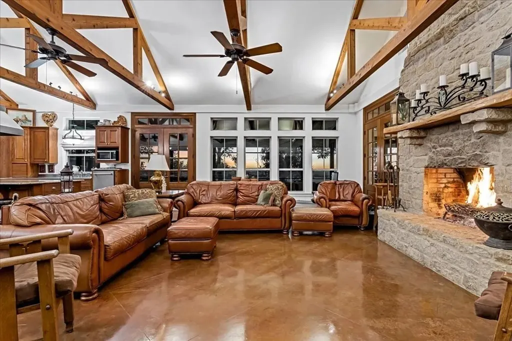 Farm For Sale in Ellis County , 1179 E FM 813, Palmer, Texas 75152, 3 Bedroom, 3 Bathroom, 1 Garage spaces, 2,988 Sqft, built in 2006, mls#21383071, Real Estate Agent in Palmer, Homes For Sale in Ellis county, Homes For Sale in Palmer, Realtor in Palmer Texas, Real Estate Brokerage Independent Realty Texas, Luminita Cordes Realtor