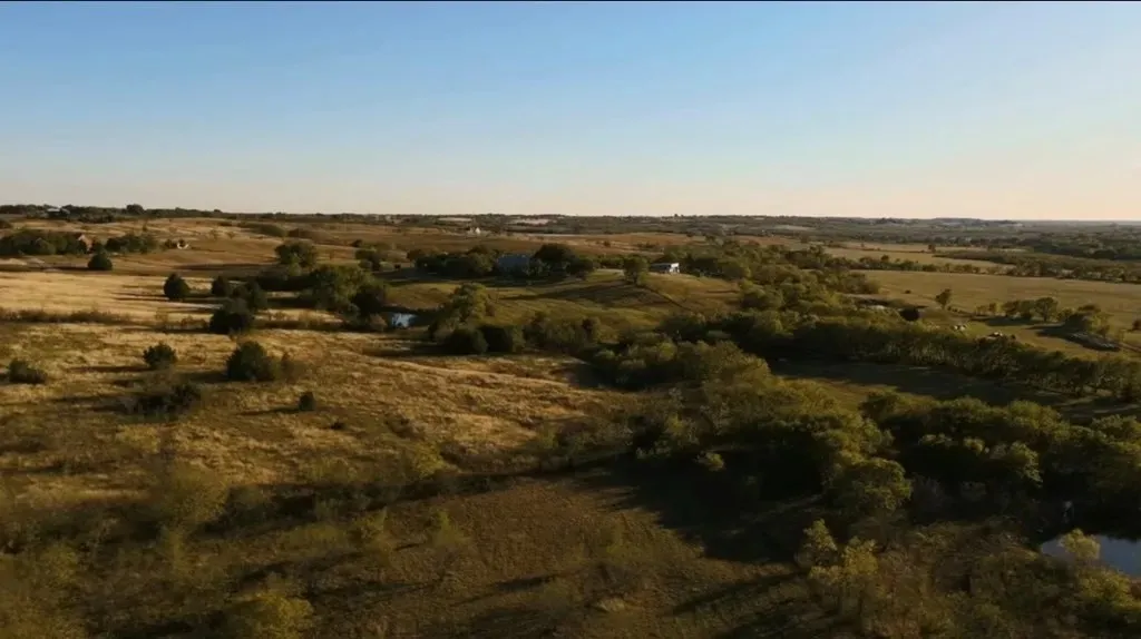 Farm For Sale in Ellis County , 1179 E FM 813, Palmer, Texas 75152, 3 Bedroom, 3 Bathroom, 1 Garage spaces, 2,988 Sqft, built in 2006, mls#21383071, Real Estate Agent in Palmer, Homes For Sale in Ellis county, Homes For Sale in Palmer, Realtor in Palmer Texas, Real Estate Brokerage Independent Realty Texas, Luminita Cordes Realtor