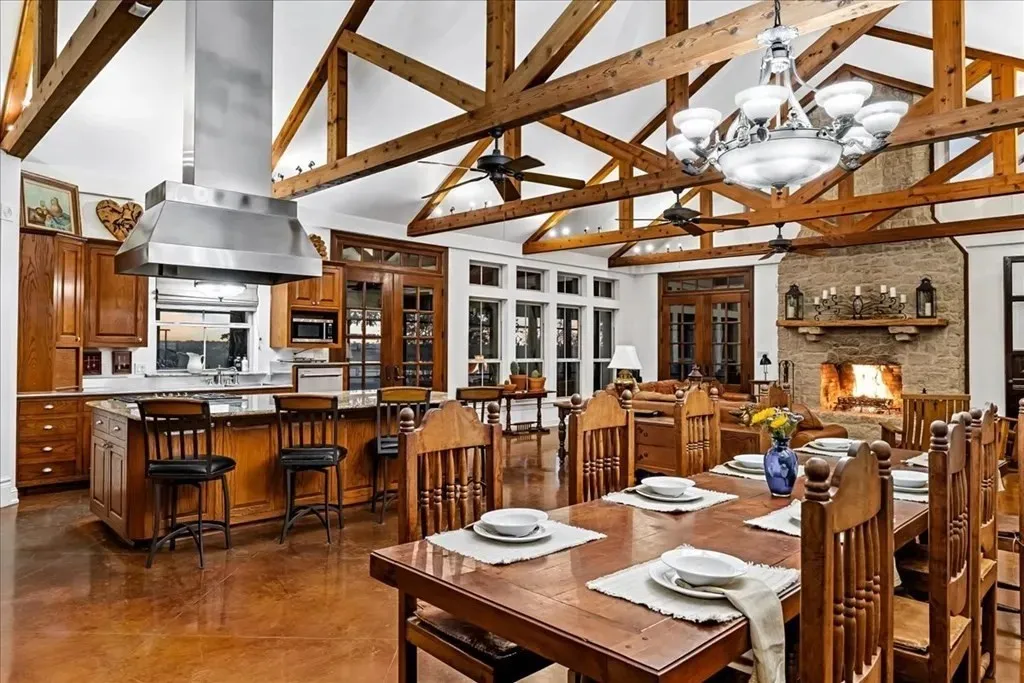 Farm For Sale in Ellis County , 1179 E FM 813, Palmer, Texas 75152, 3 Bedroom, 3 Bathroom, 1 Garage spaces, 2,988 Sqft, built in 2006, mls#21383071, Real Estate Agent in Palmer, Homes For Sale in Ellis county, Homes For Sale in Palmer, Realtor in Palmer Texas, Real Estate Brokerage Independent Realty Texas, Luminita Cordes Realtor