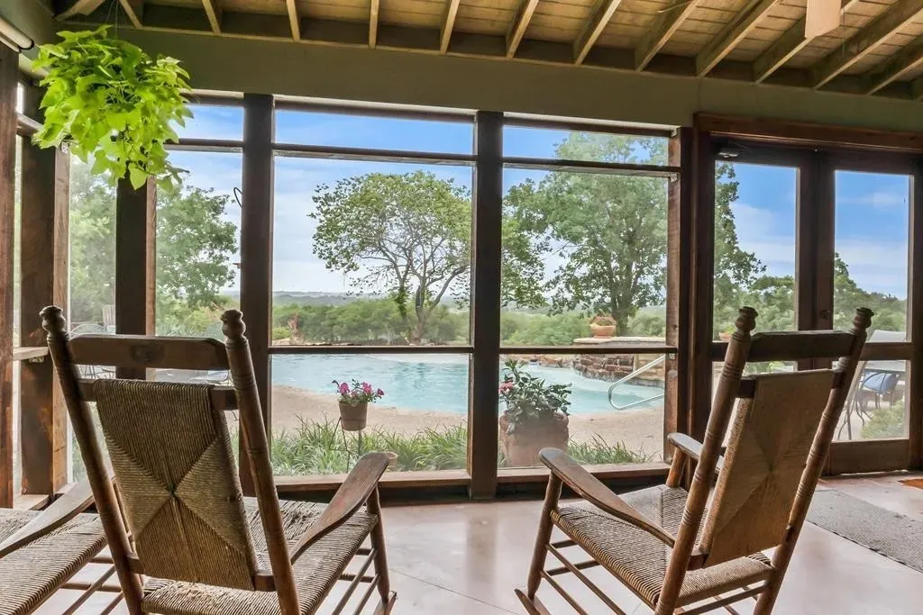 Farm For Sale in Ellis County , 1179 E FM 813, Palmer, Texas 75152, 3 Bedroom, 3 Bathroom, 1 Garage spaces, 2,988 Sqft, built in 2006, mls#21383071, Real Estate Agent in Palmer, Homes For Sale in Ellis county, Homes For Sale in Palmer, Realtor in Palmer Texas, Real Estate Brokerage Independent Realty Texas, Luminita Cordes Realtor