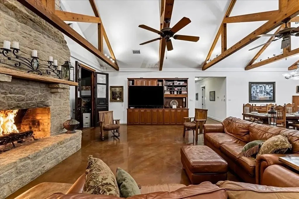Farm For Sale in Ellis County , 1179 E FM 813, Palmer, Texas 75152, 3 Bedroom, 3 Bathroom, 1 Garage spaces, 2,988 Sqft, built in 2006, mls#21383071, Real Estate Agent in Palmer, Homes For Sale in Ellis county, Homes For Sale in Palmer, Realtor in Palmer Texas, Real Estate Brokerage Independent Realty Texas, Luminita Cordes Realtor