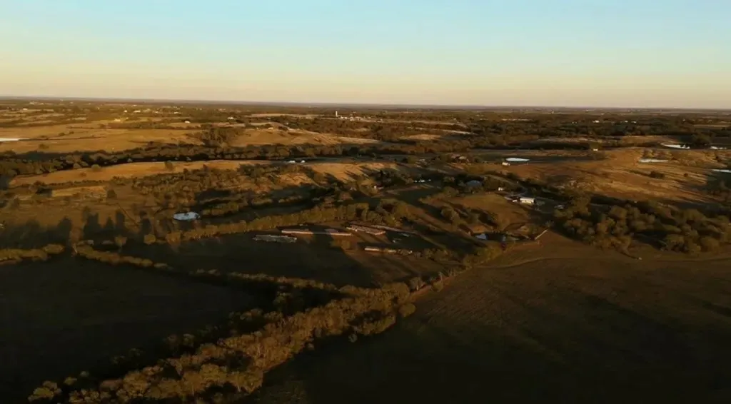 Farm For Sale in Ellis County , 1179 E FM 813, Palmer, Texas 75152, 3 Bedroom, 3 Bathroom, 1 Garage spaces, 2,988 Sqft, built in 2006, mls#21383071, Real Estate Agent in Palmer, Homes For Sale in Ellis county, Homes For Sale in Palmer, Realtor in Palmer Texas, Real Estate Brokerage Independent Realty Texas, Luminita Cordes Realtor