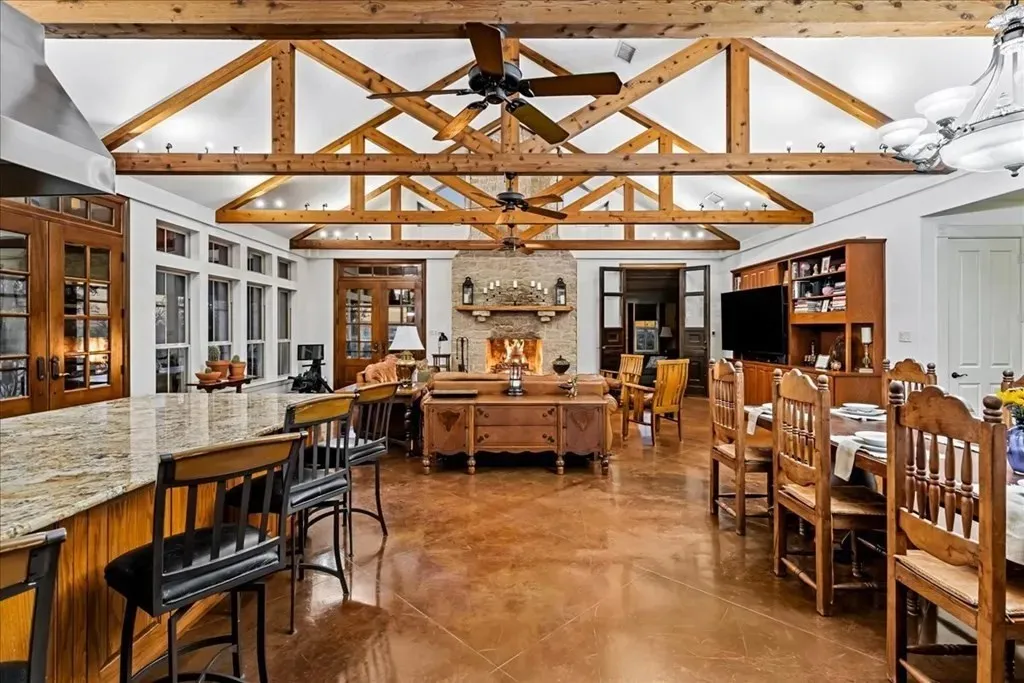 Farm For Sale in Ellis County , 1179 E FM 813, Palmer, Texas 75152, 3 Bedroom, 3 Bathroom, 1 Garage spaces, 2,988 Sqft, built in 2006, mls#21383071, Real Estate Agent in Palmer, Homes For Sale in Ellis county, Homes For Sale in Palmer, Realtor in Palmer Texas, Real Estate Brokerage Independent Realty Texas, Luminita Cordes Realtor