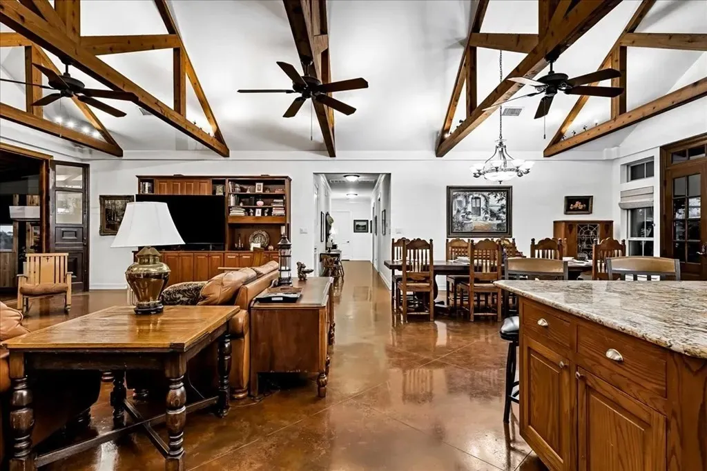 Farm For Sale in Ellis County , 1179 E FM 813, Palmer, Texas 75152, 3 Bedroom, 3 Bathroom, 1 Garage spaces, 2,988 Sqft, built in 2006, mls#21383071, Real Estate Agent in Palmer, Homes For Sale in Ellis county, Homes For Sale in Palmer, Realtor in Palmer Texas, Real Estate Brokerage Independent Realty Texas, Luminita Cordes Realtor