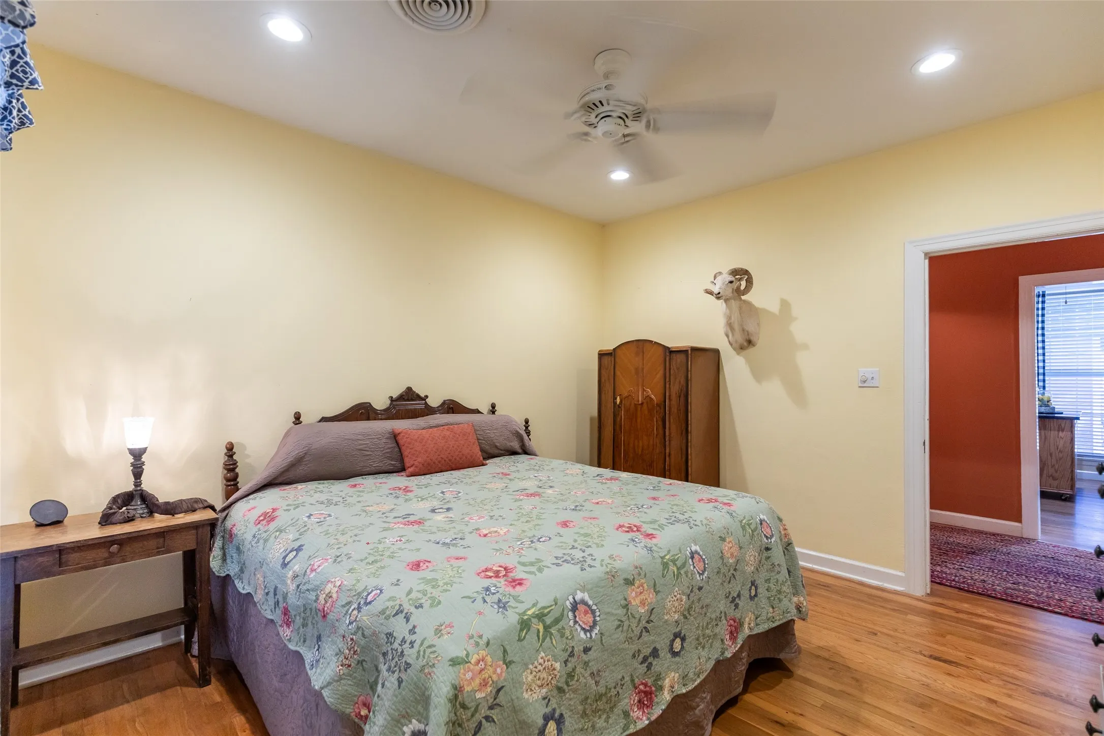 Recessed ceiling lighting, ceiling fan, wood-finish flooring, and painted walls