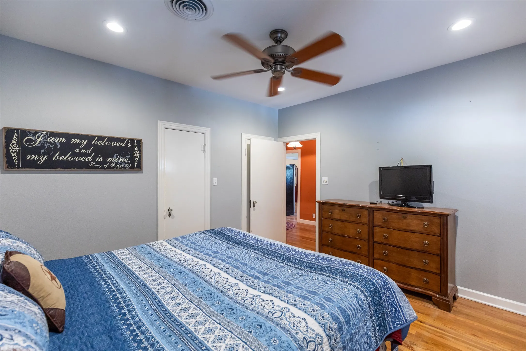 Recessed ceiling lighting, wood-finish flooring, and a ceiling fan