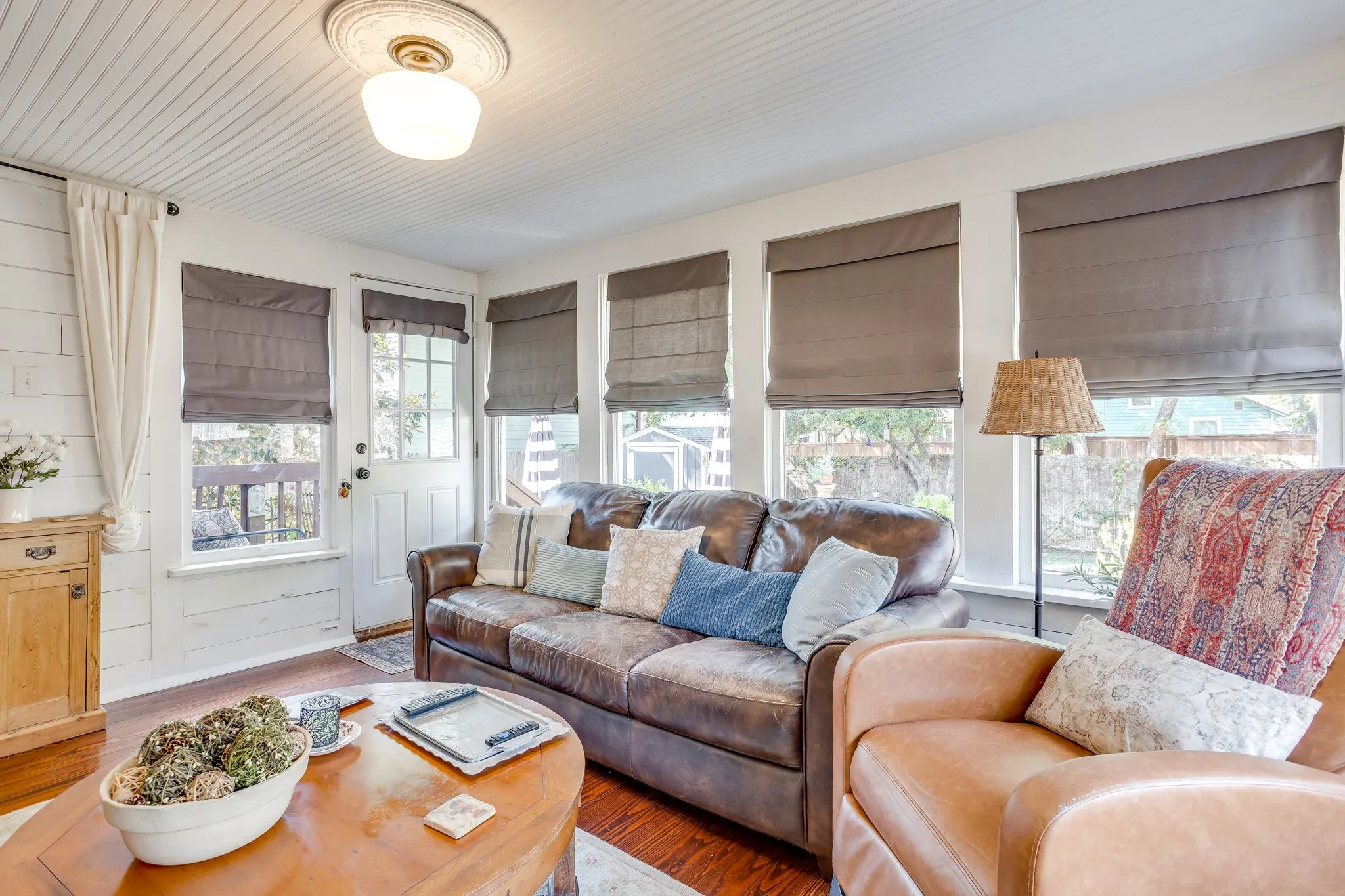 Single Family Residence For Sale in Tarrant County , 1116 W Arlington Avenue, Fort Worth, Texas 76110, 2 Bedroom, 2 Bathroom, Garage spaces, 1,350 Sqft, built in 1927, mls#21383084, Real Estate Agent in Fort Worth, Homes For Sale in Tarrant county, Homes For Sale in Fort Worth, Realtor in Fort Worth Texas, Real Estate Brokerage Independent Realty Texas, Luminita Cordes Realtor