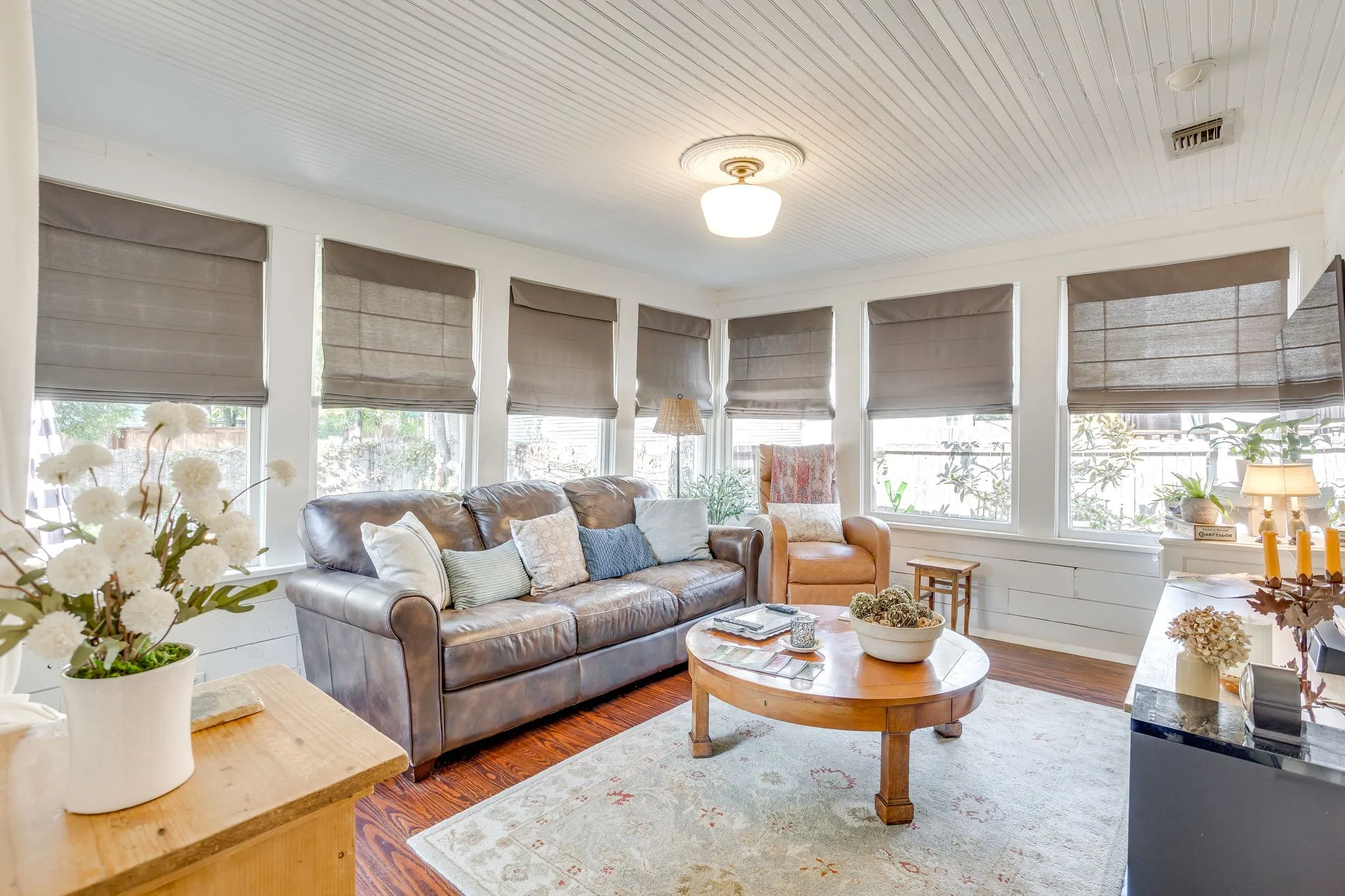 Single Family Residence For Sale in Tarrant County , 1116 W Arlington Avenue, Fort Worth, Texas 76110, 2 Bedroom, 2 Bathroom, Garage spaces, 1,350 Sqft, built in 1927, mls#21383084, Real Estate Agent in Fort Worth, Homes For Sale in Tarrant county, Homes For Sale in Fort Worth, Realtor in Fort Worth Texas, Real Estate Brokerage Independent Realty Texas, Luminita Cordes Realtor
