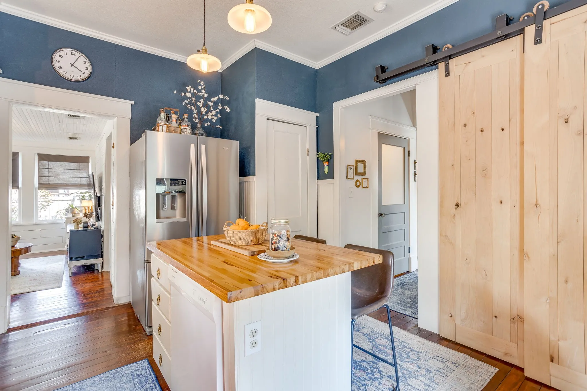 Single Family Residence For Sale in Tarrant County , 1116 W Arlington Avenue, Fort Worth, Texas 76110, 2 Bedroom, 2 Bathroom, Garage spaces, 1,350 Sqft, built in 1927, mls#21383084, Real Estate Agent in Fort Worth, Homes For Sale in Tarrant county, Homes For Sale in Fort Worth, Realtor in Fort Worth Texas, Real Estate Brokerage Independent Realty Texas, Luminita Cordes Realtor