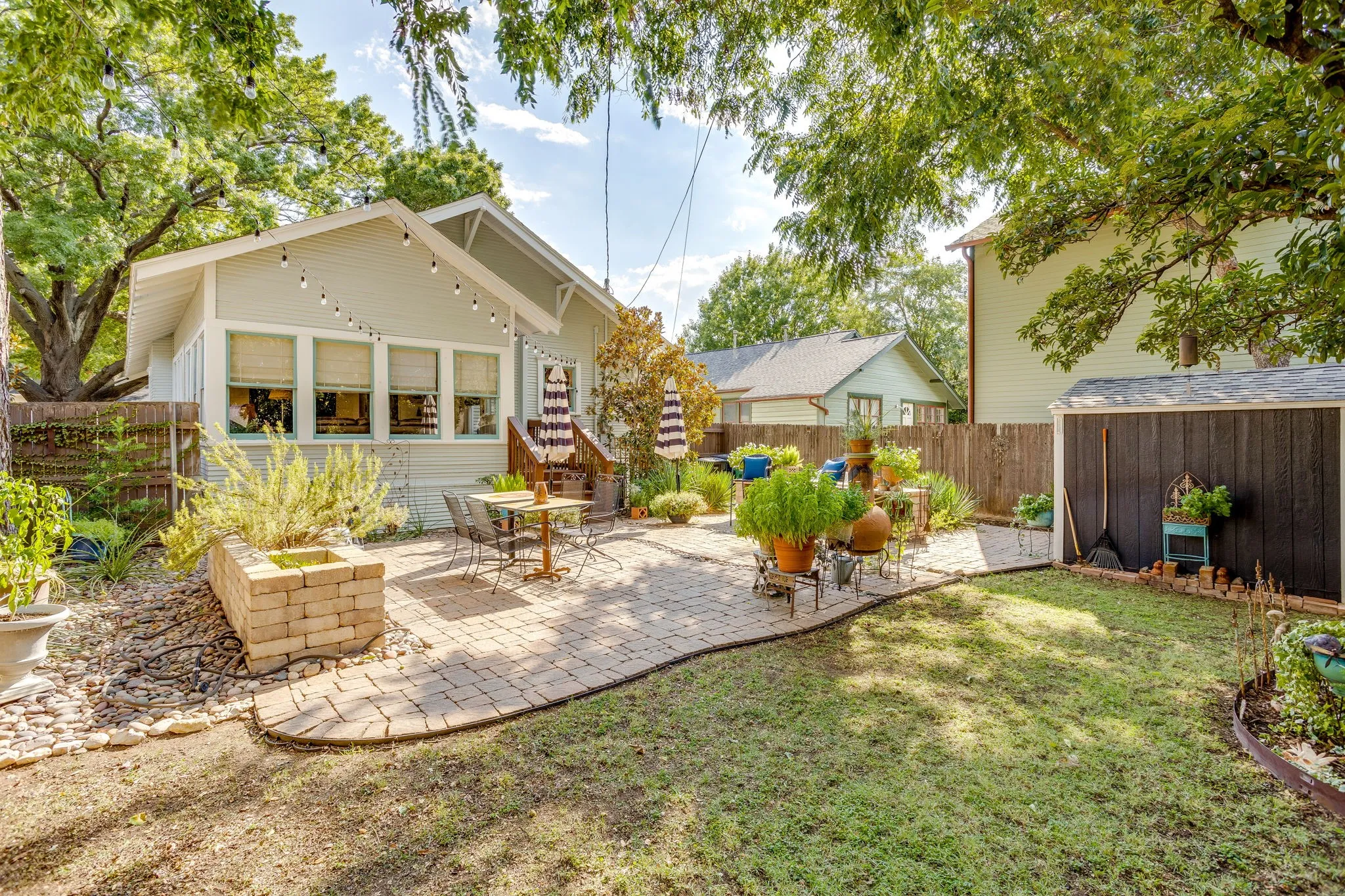 Single Family Residence For Sale in Tarrant County , 1116 W Arlington Avenue, Fort Worth, Texas 76110, 2 Bedroom, 2 Bathroom, Garage spaces, 1,350 Sqft, built in 1927, mls#21383084, Real Estate Agent in Fort Worth, Homes For Sale in Tarrant county, Homes For Sale in Fort Worth, Realtor in Fort Worth Texas, Real Estate Brokerage Independent Realty Texas, Luminita Cordes Realtor