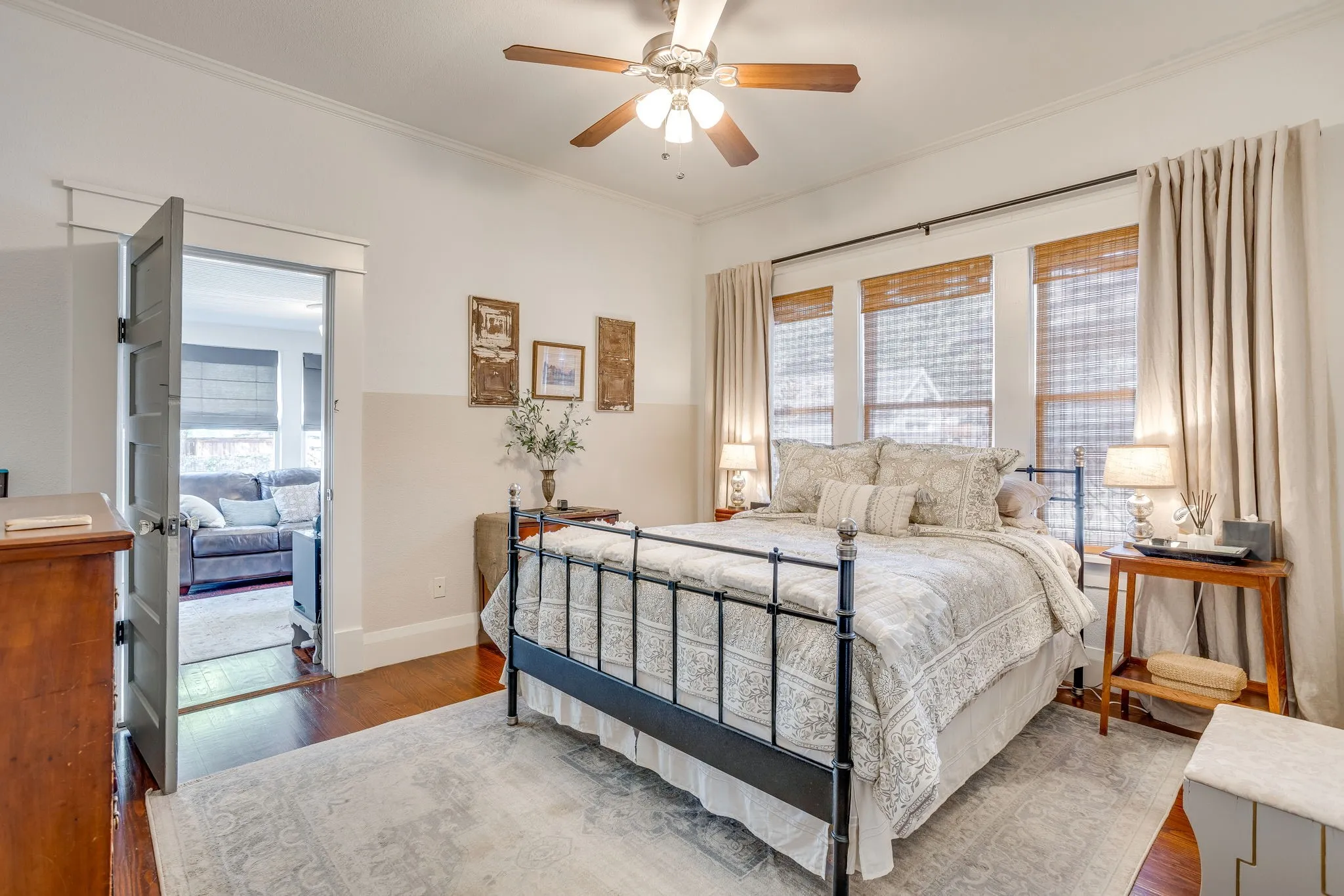 Single Family Residence For Sale in Tarrant County , 1116 W Arlington Avenue, Fort Worth, Texas 76110, 2 Bedroom, 2 Bathroom, Garage spaces, 1,350 Sqft, built in 1927, mls#21383084, Real Estate Agent in Fort Worth, Homes For Sale in Tarrant county, Homes For Sale in Fort Worth, Realtor in Fort Worth Texas, Real Estate Brokerage Independent Realty Texas, Luminita Cordes Realtor