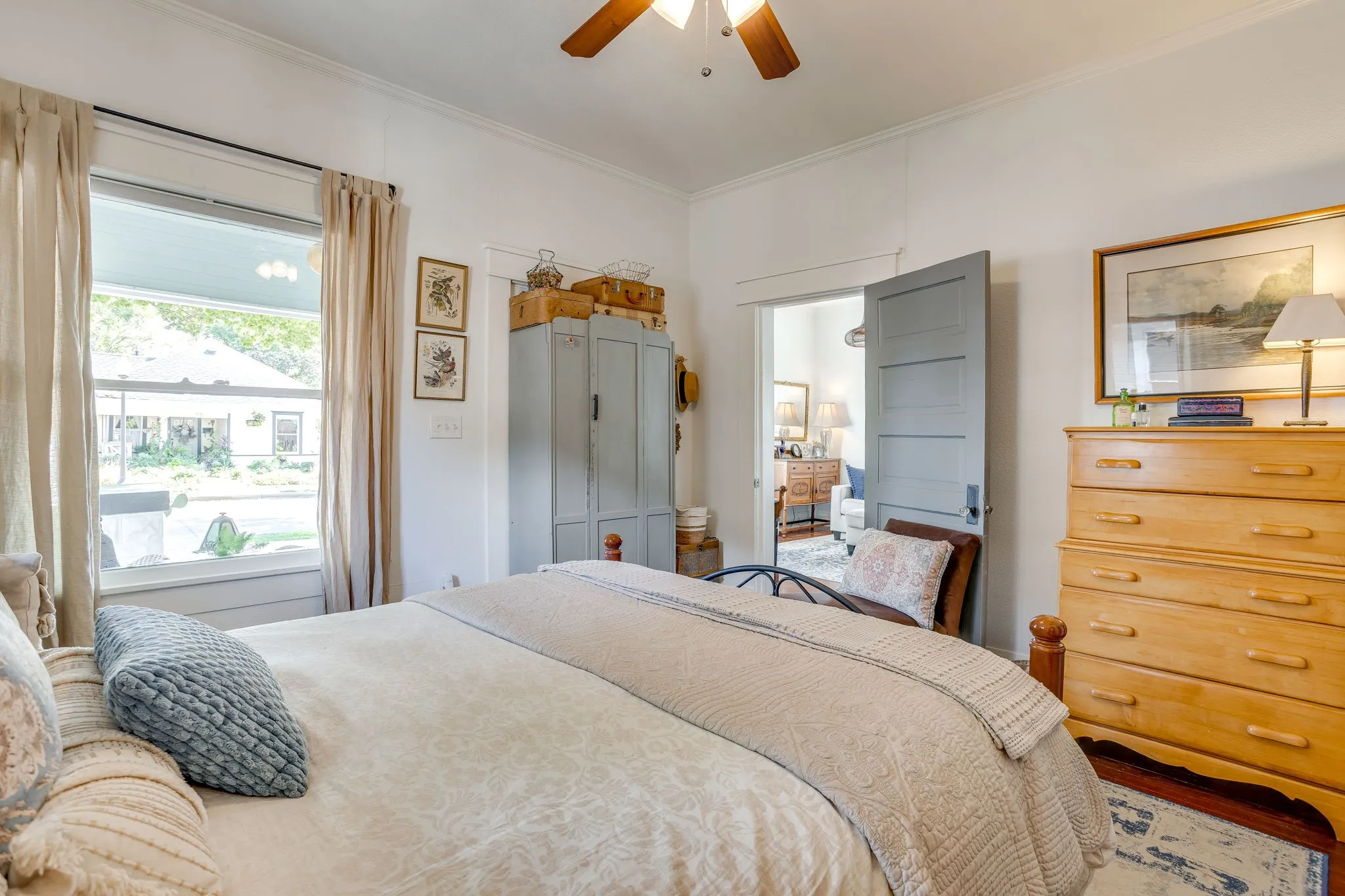 Single Family Residence For Sale in Tarrant County , 1116 W Arlington Avenue, Fort Worth, Texas 76110, 2 Bedroom, 2 Bathroom, Garage spaces, 1,350 Sqft, built in 1927, mls#21383084, Real Estate Agent in Fort Worth, Homes For Sale in Tarrant county, Homes For Sale in Fort Worth, Realtor in Fort Worth Texas, Real Estate Brokerage Independent Realty Texas, Luminita Cordes Realtor